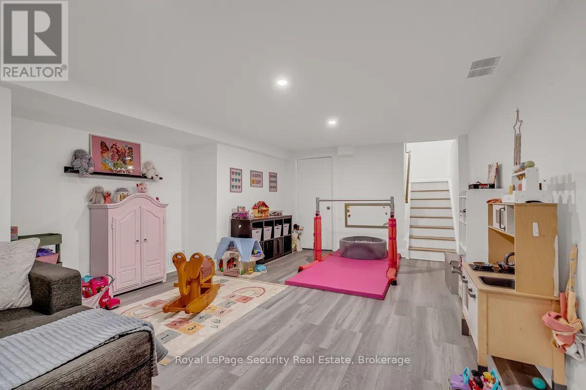 23 Raintree Path, Toronto, ON