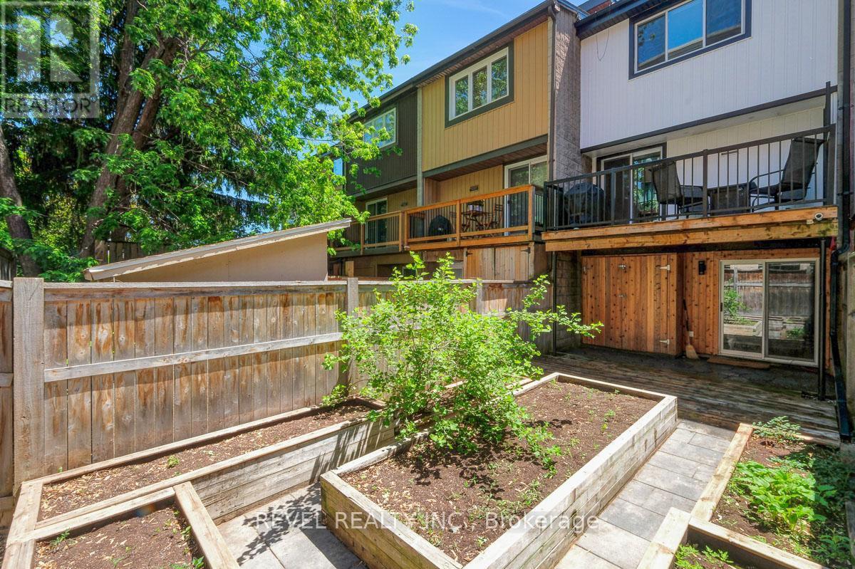 327 St Andrew Street, Ottawa, ON