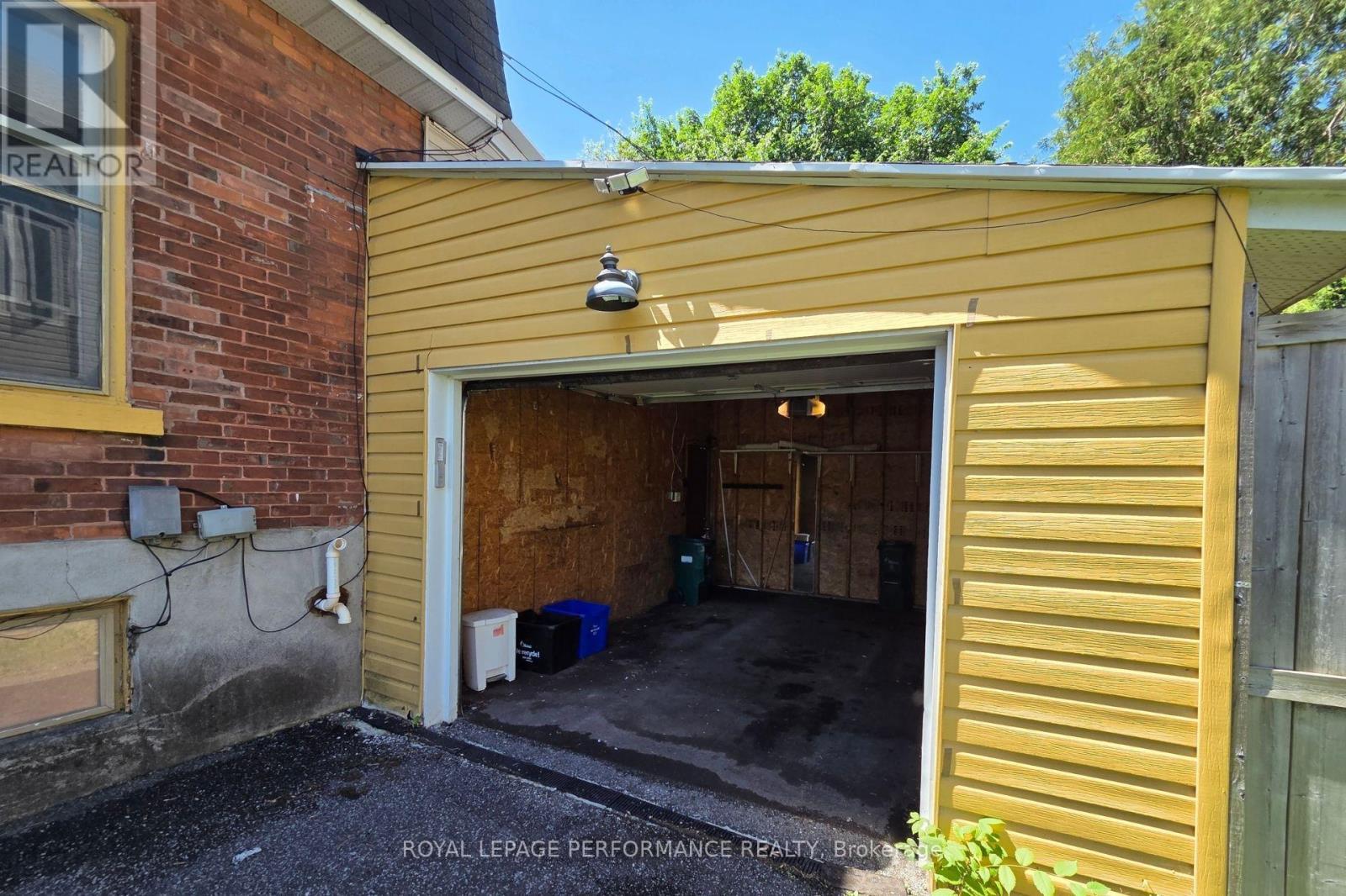 oversized single garage - 506 Wentworth Avenue, Ottawa, ON