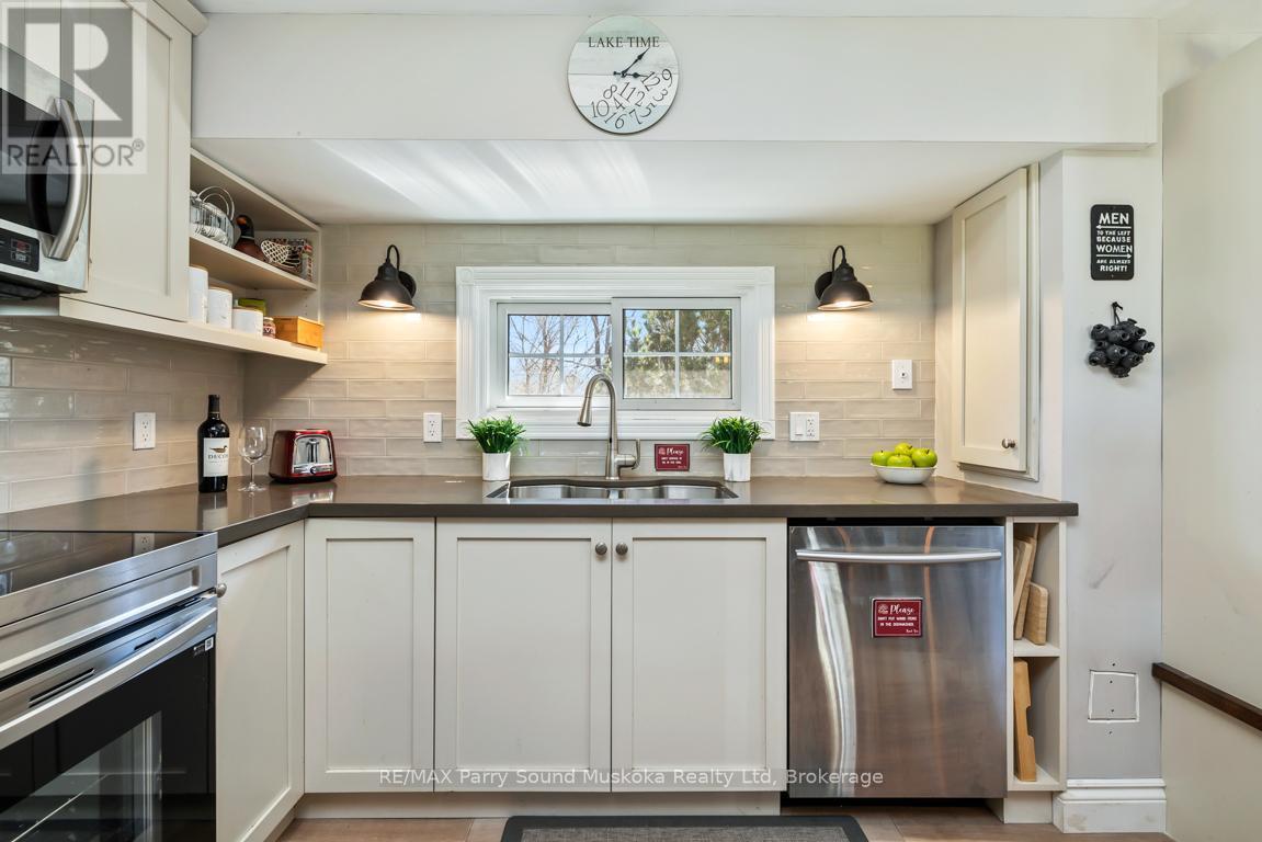 Stainless appliances - 5 Meharg Drive, Mckellar, ON