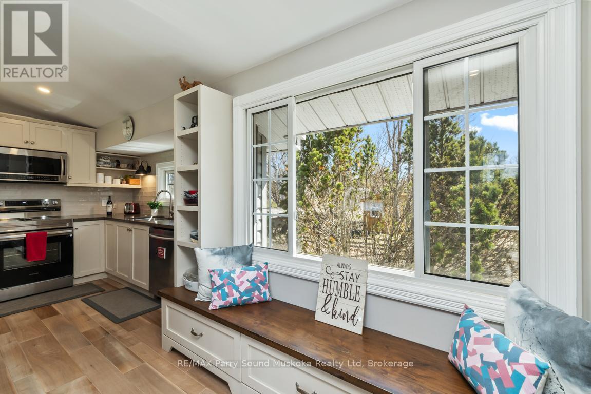 Fabulous window to enjoy nature - 5 Meharg Drive, Mckellar, ON