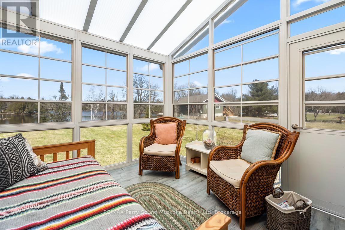 Extend your outdoor enjoyment w screened sunroom - 5 Meharg Drive, Mckellar, ON