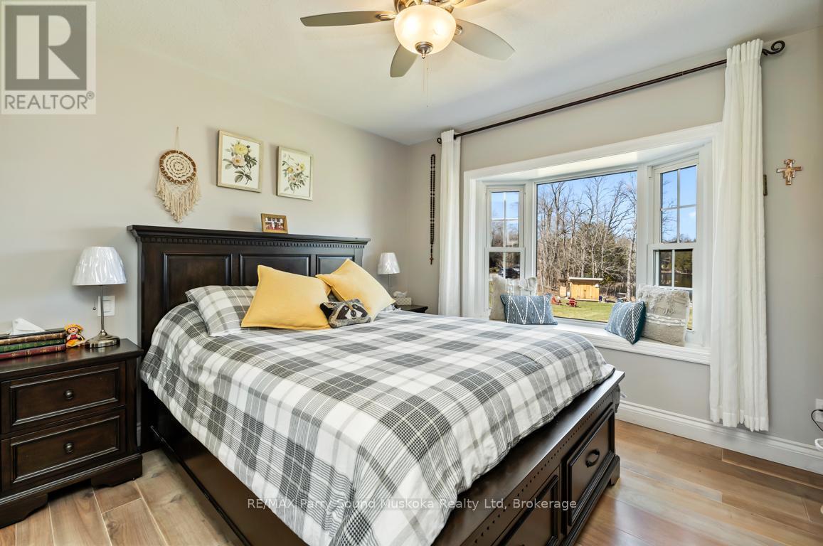 Principal main floor bedroom views lake - 5 Meharg Drive, Mckellar, ON