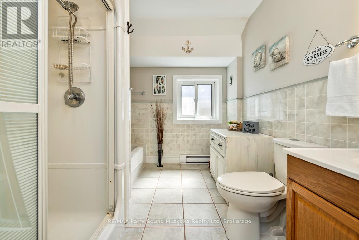 Updated 4 pc bath - 5 Meharg Drive, Mckellar, ON