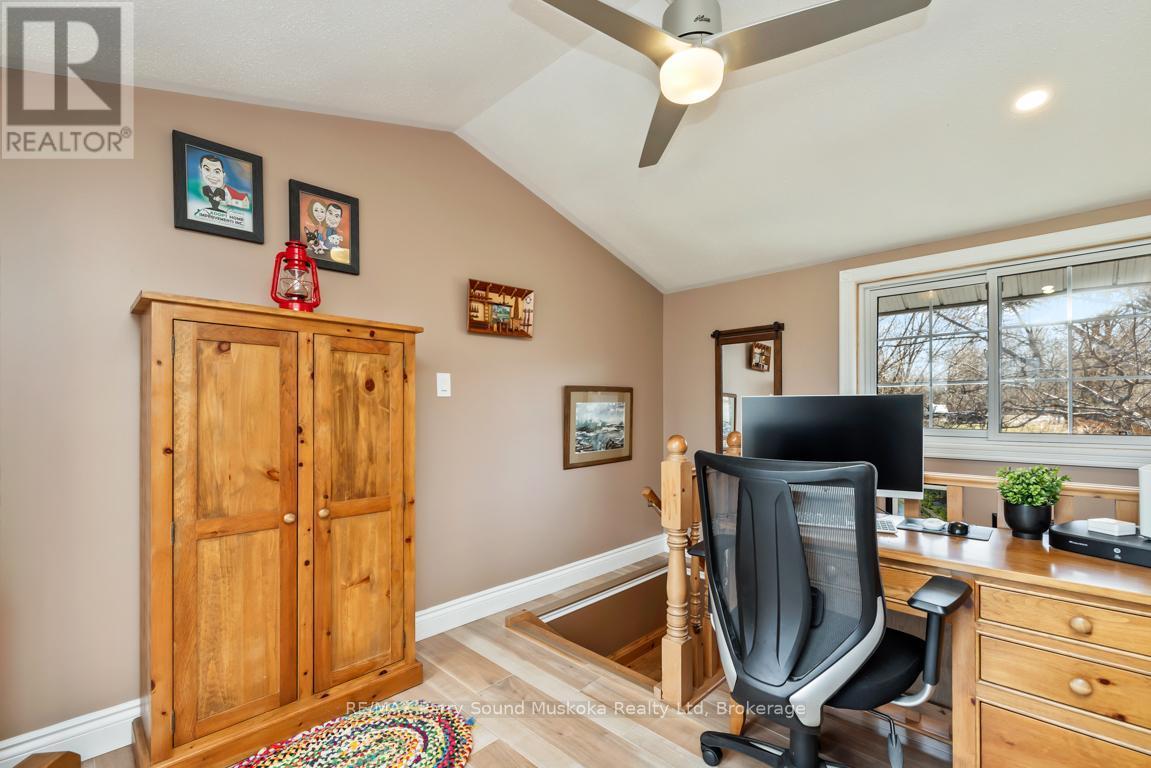 Den/office area (1 of 2) - 5 Meharg Drive, Mckellar, ON
