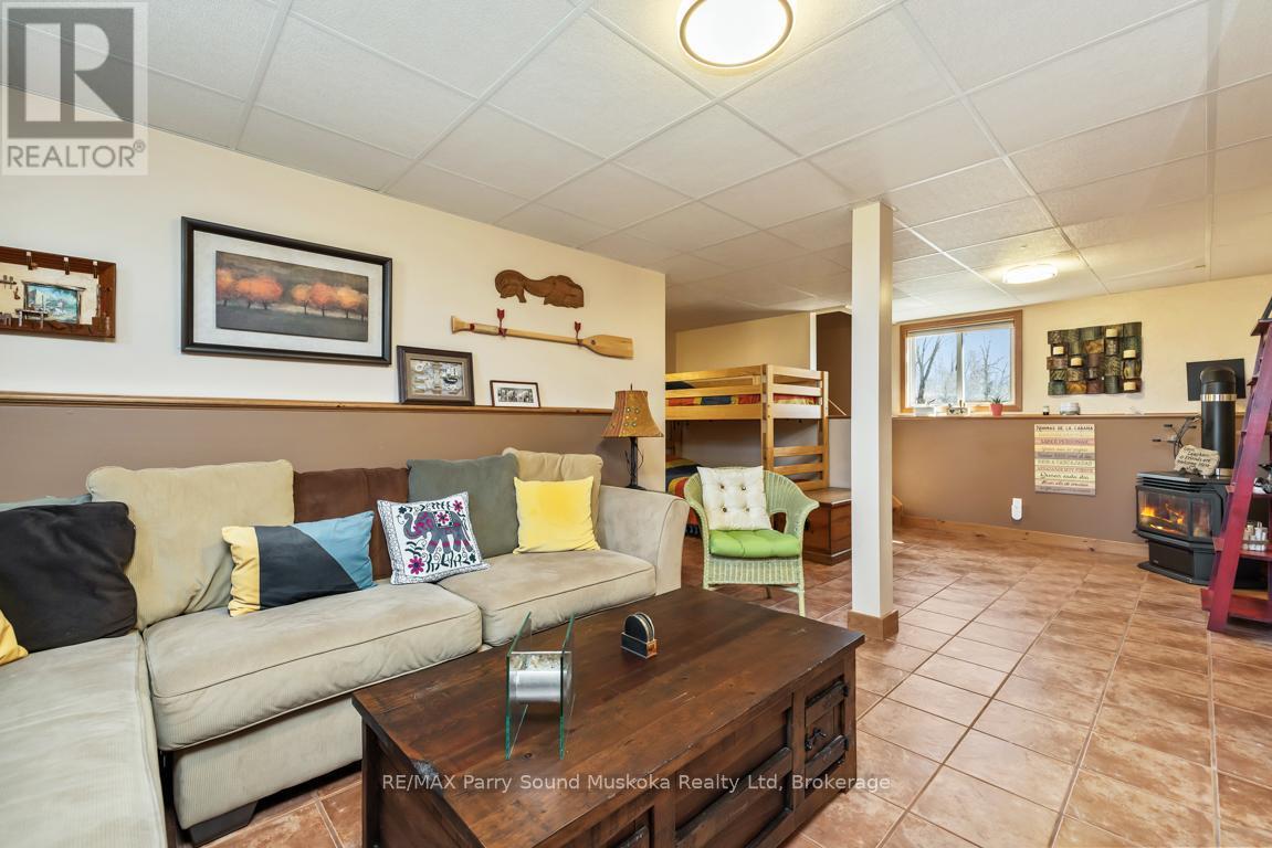 Family room - 5 Meharg Drive, Mckellar, ON