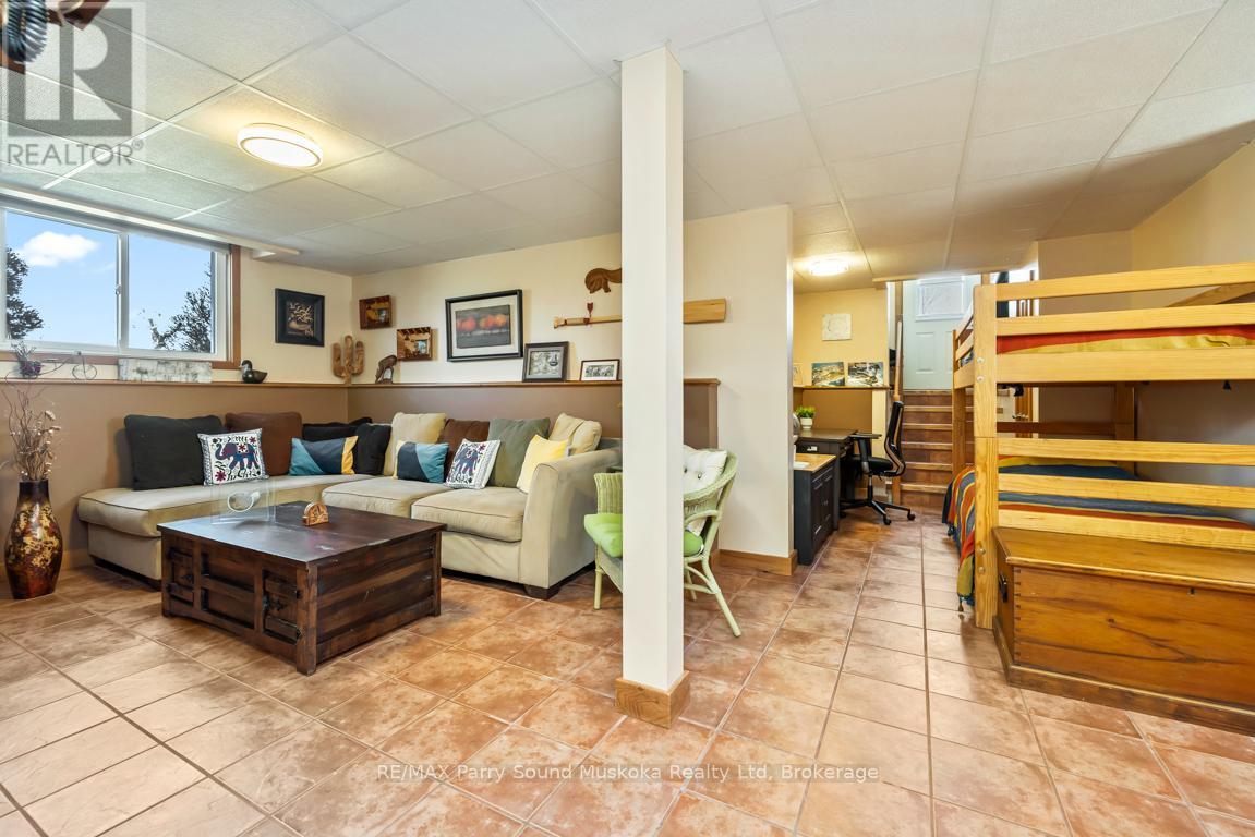5 Meharg Drive, Mckellar, ON