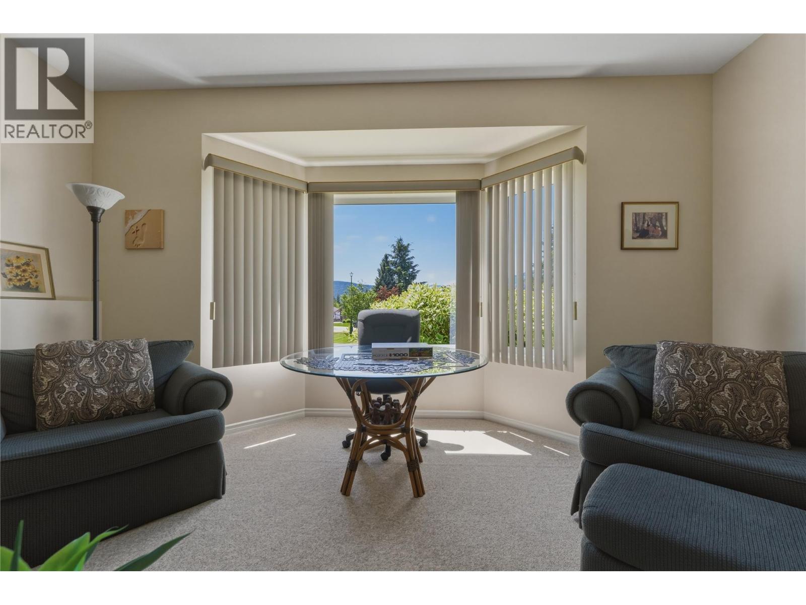 2642 Golf View Place, Blind Bay, BC - Indoor Photo Showing Living Room