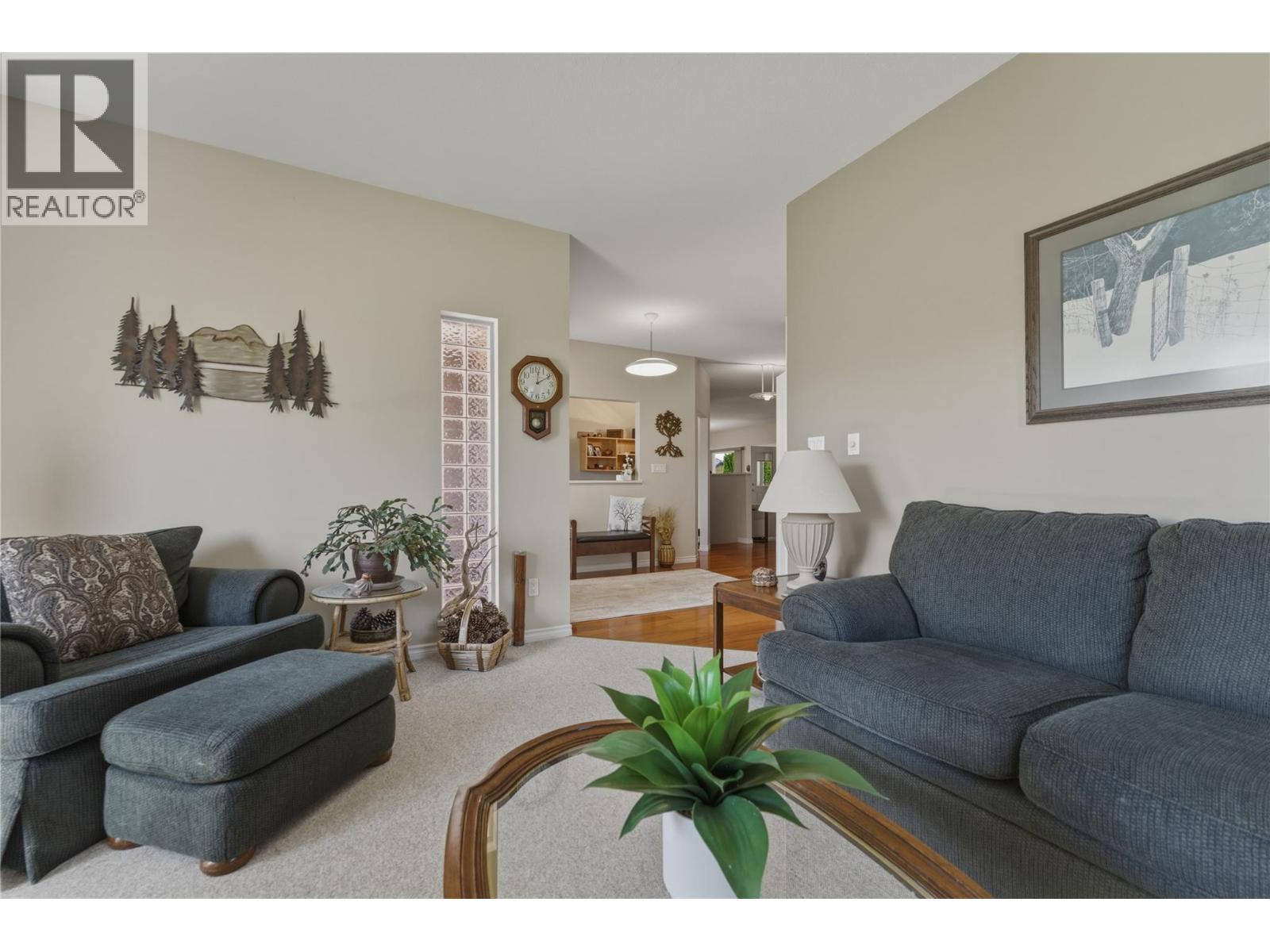 2642 Golf View Place, Blind Bay, BC - Indoor Photo Showing Living Room