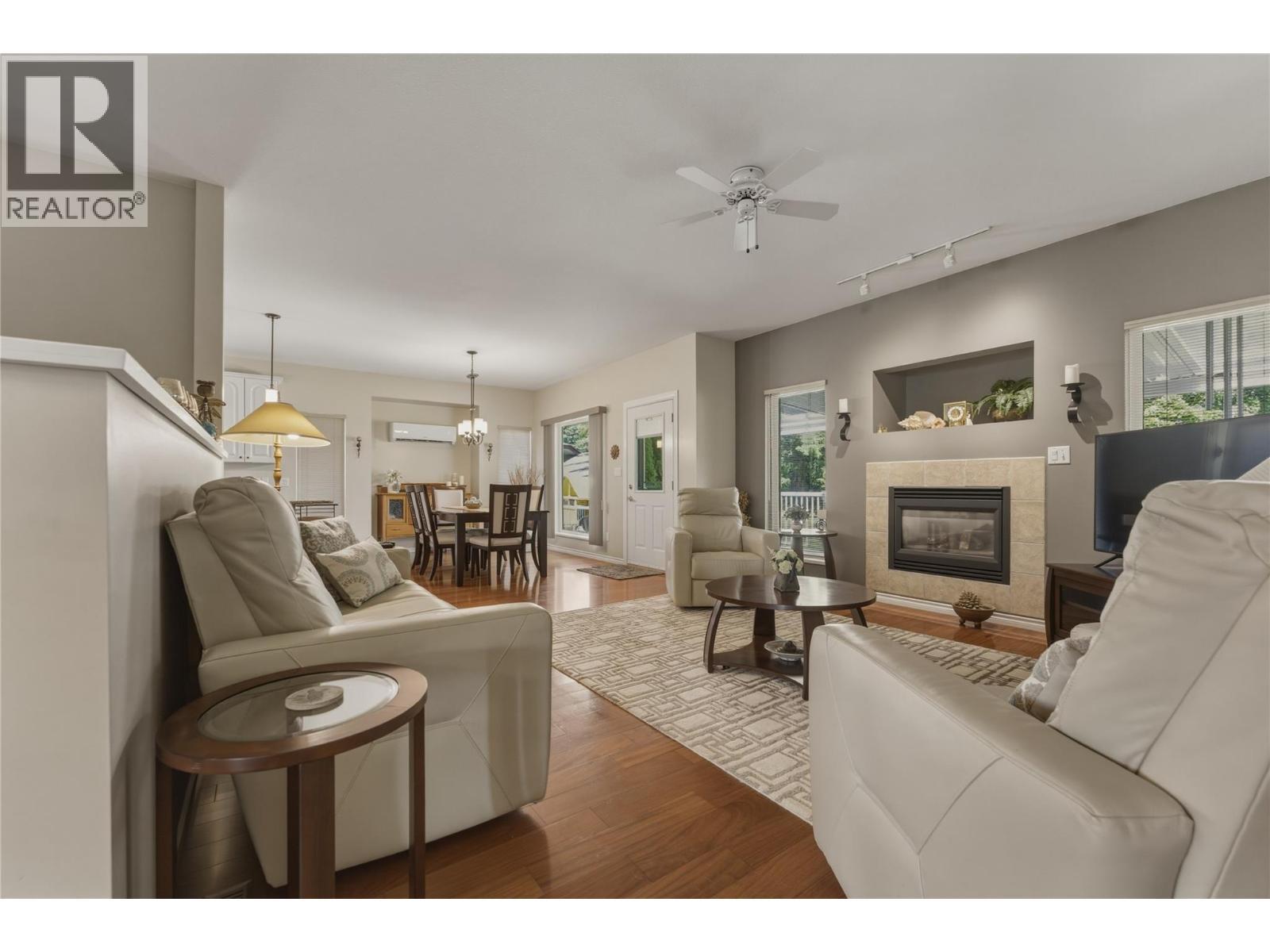 2642 Golf View Place, Blind Bay, BC - Indoor Photo Showing Living Room With Fireplace