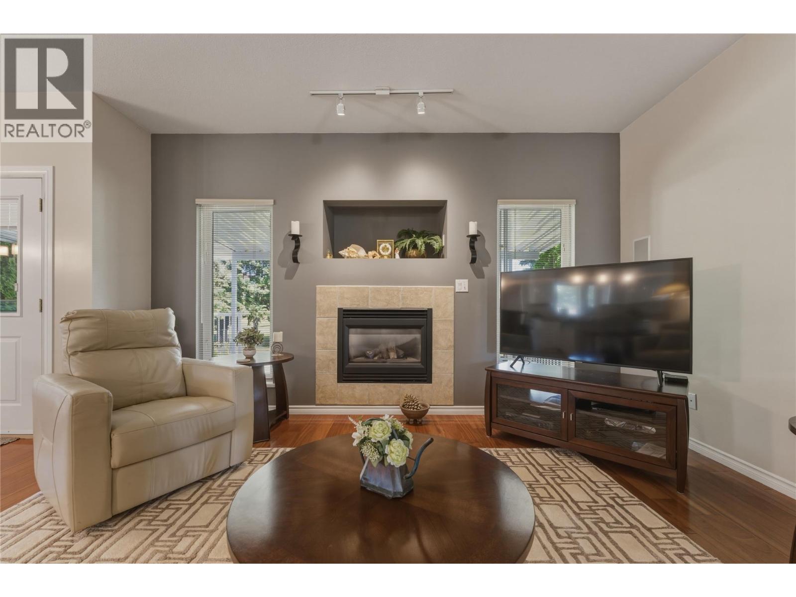 2642 Golf View Place, Blind Bay, BC - Indoor Photo Showing Living Room With Fireplace