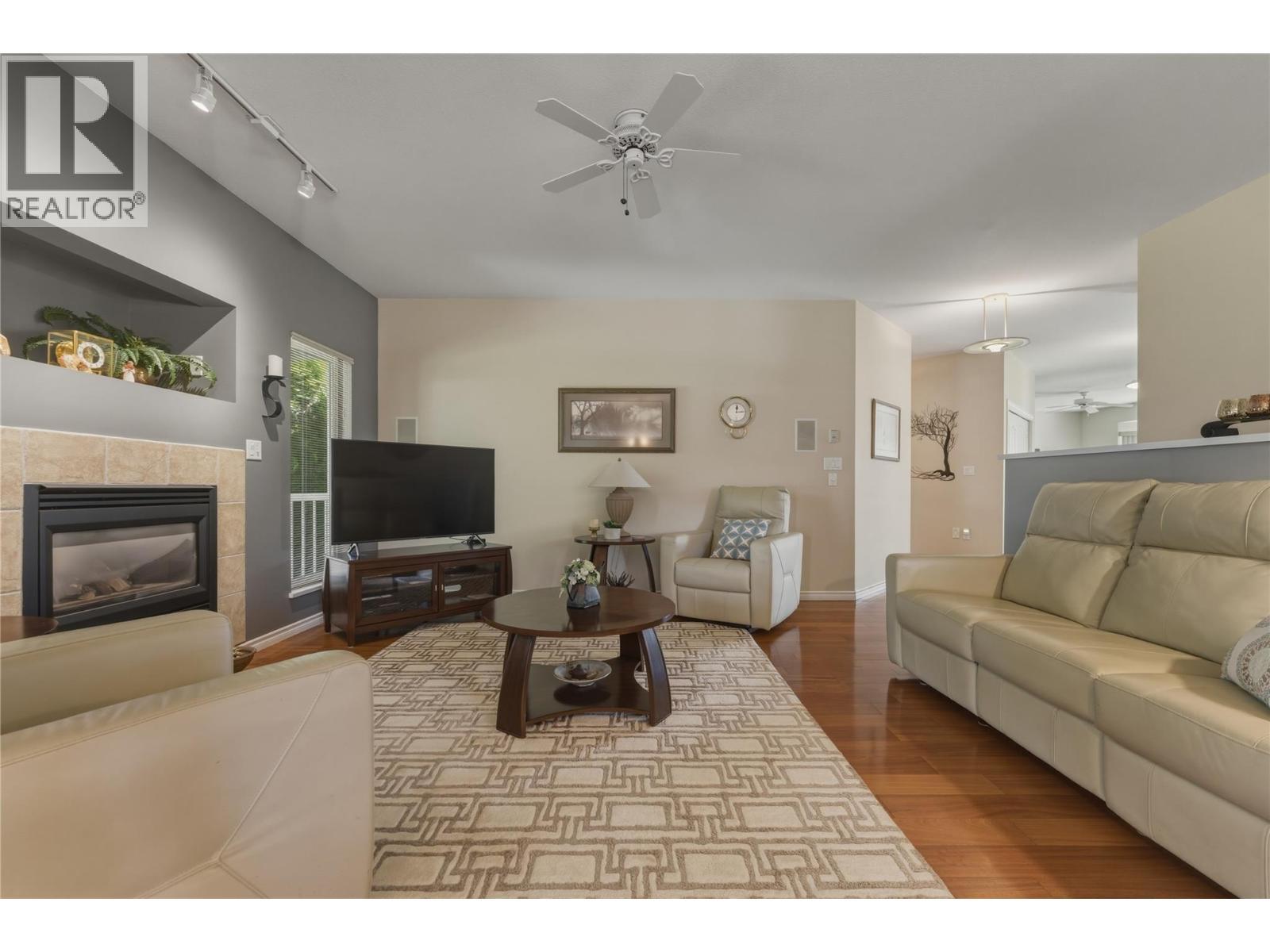 2642 Golf View Place, Blind Bay, BC - Indoor Photo Showing Living Room With Fireplace