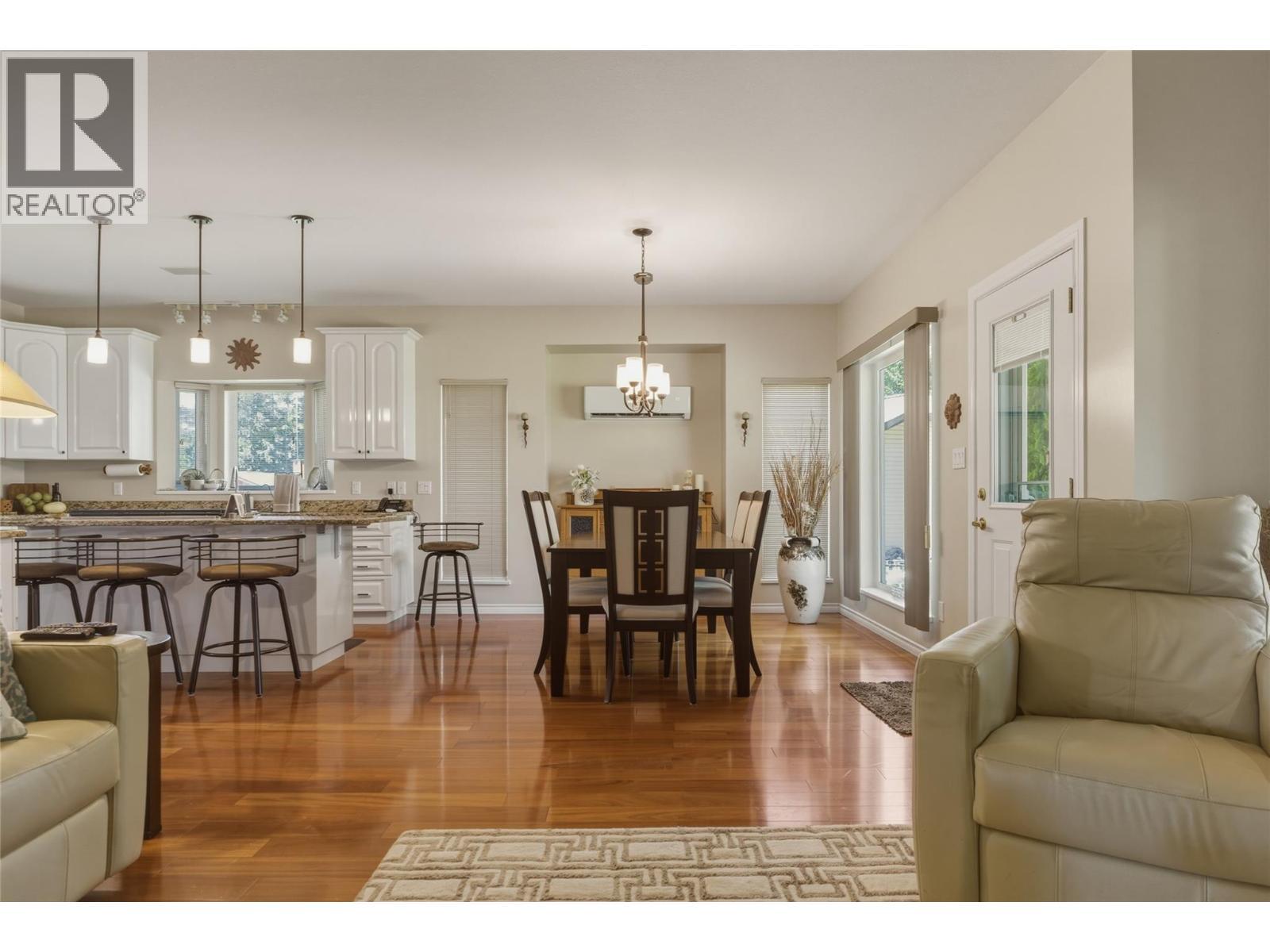 2642 Golf View Place, Blind Bay, BC - Indoor Photo Showing Other Room