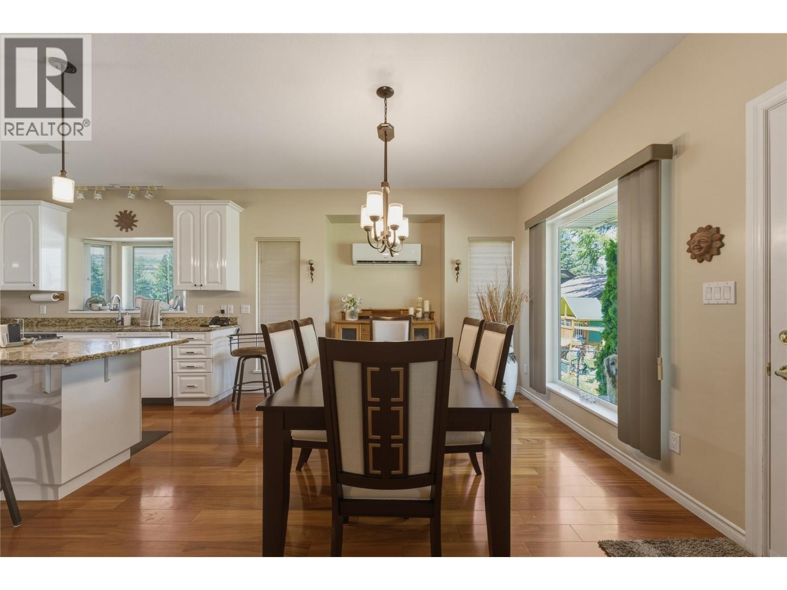 2642 Golf View Place, Blind Bay, BC - Indoor Photo Showing Other Room
