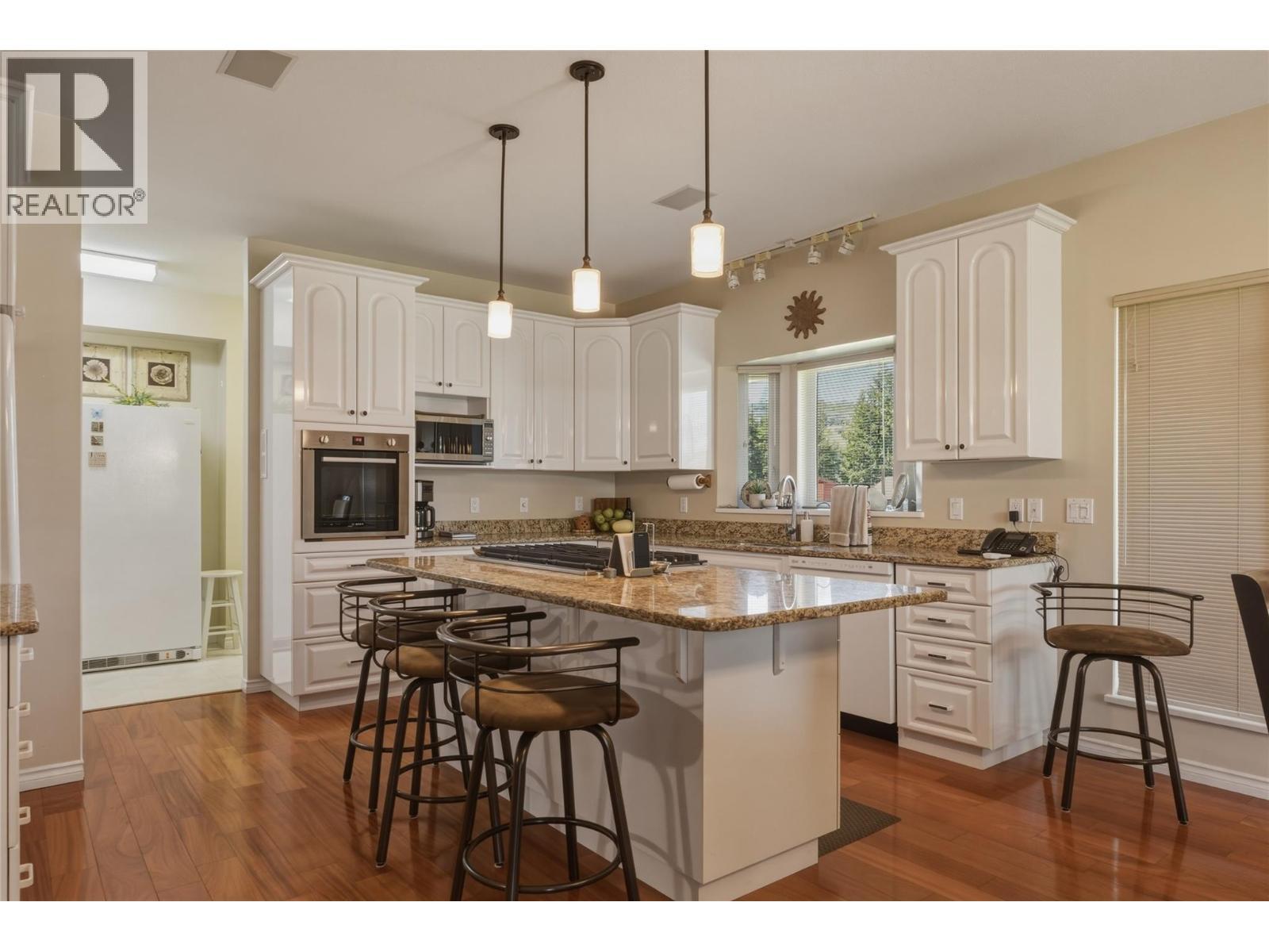 2642 Golf View Place, Blind Bay, BC - Indoor Photo Showing Kitchen With Upgraded Kitchen