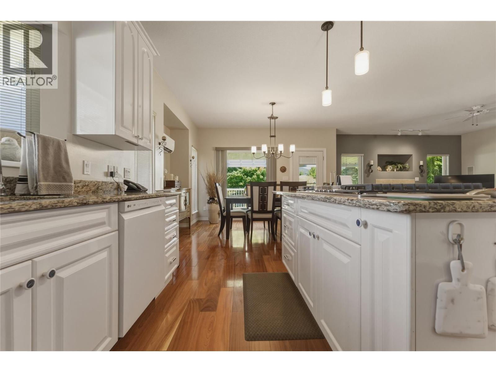 2642 Golf View Place, Blind Bay, BC - Indoor Photo Showing Kitchen With Upgraded Kitchen