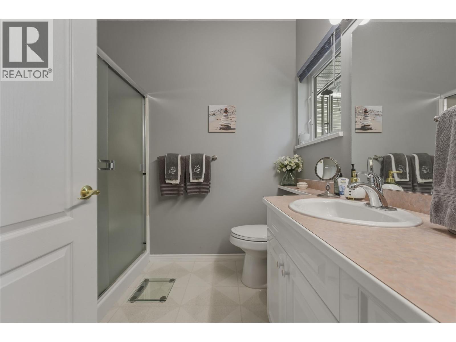 2642 Golf View Place, Blind Bay, BC - Indoor Photo Showing Bathroom
