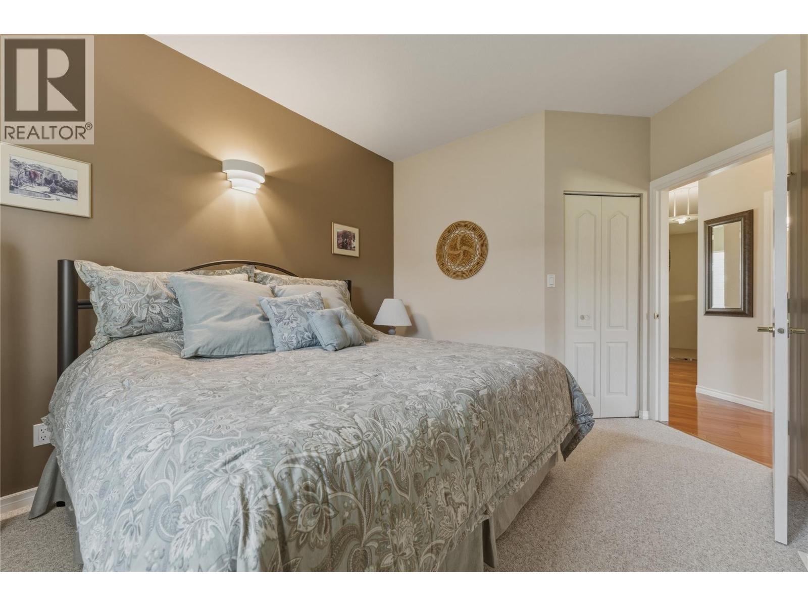 2642 Golf View Place, Blind Bay, BC - Indoor Photo Showing Bedroom