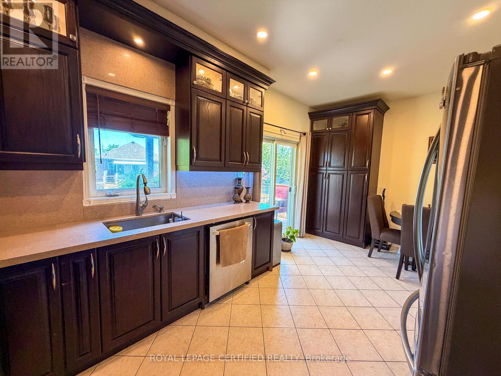 7349 Zinnia Place, Mississauga, ON