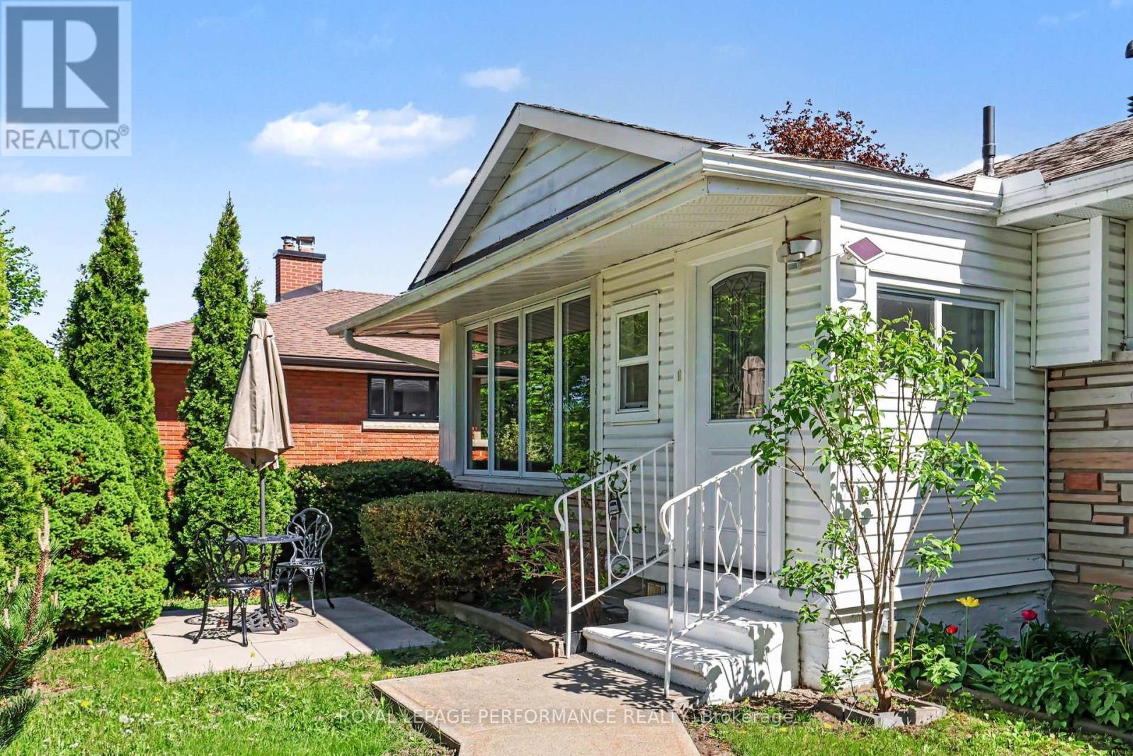 788 Dickens Avenue, Ottawa, ON