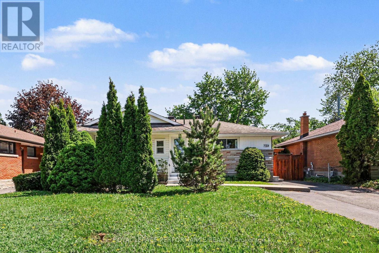 788 Dickens Avenue, Ottawa, ON
