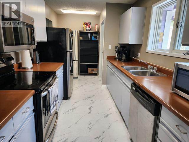 633 Yates Crescent, Faro, YT