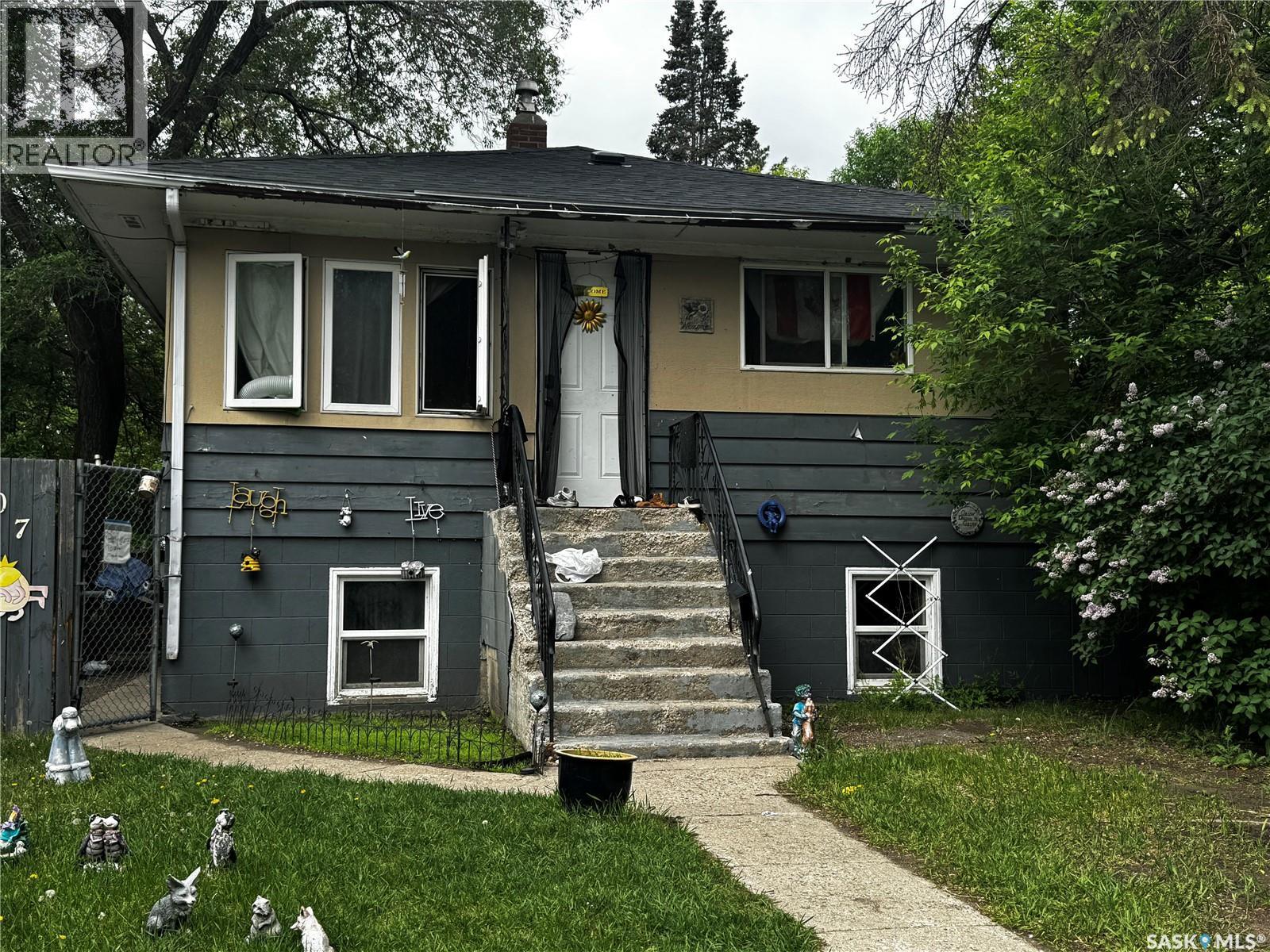 807 Weldon Avenue, Saskatoon, SK