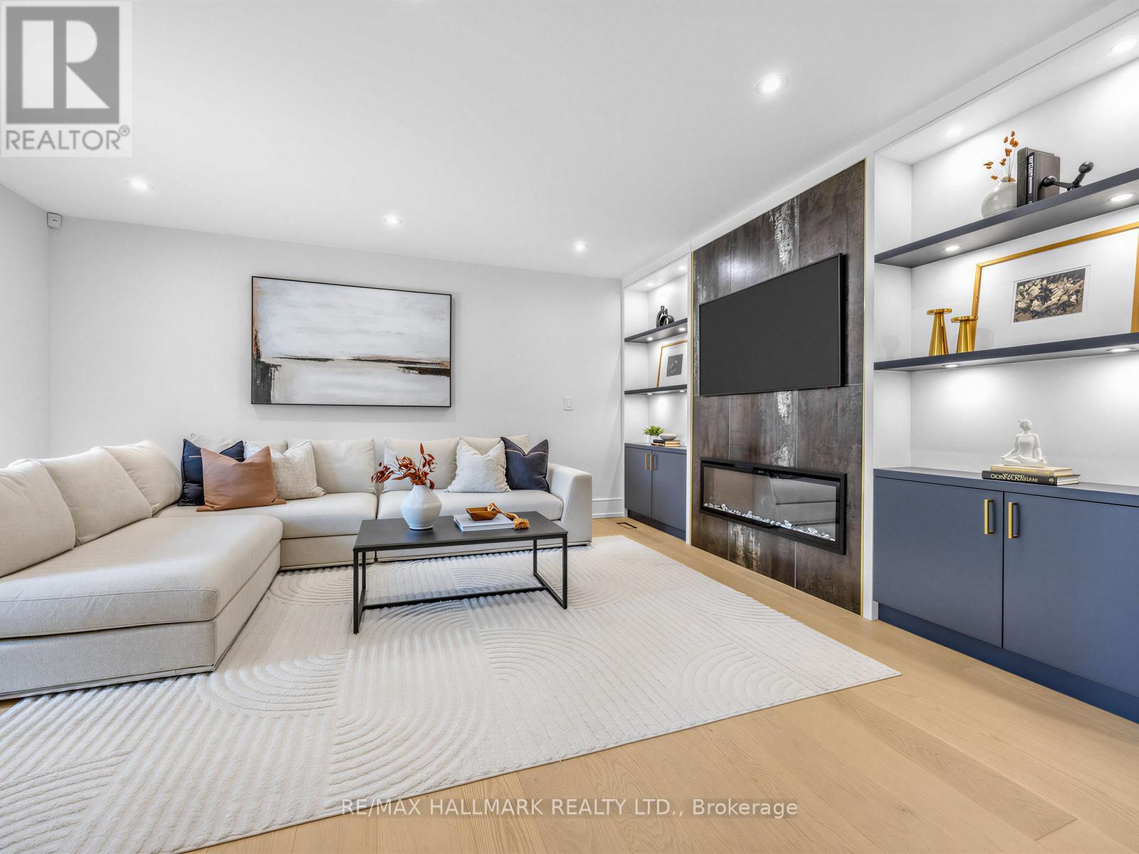 30 Kellythorne Drive, Toronto, ON