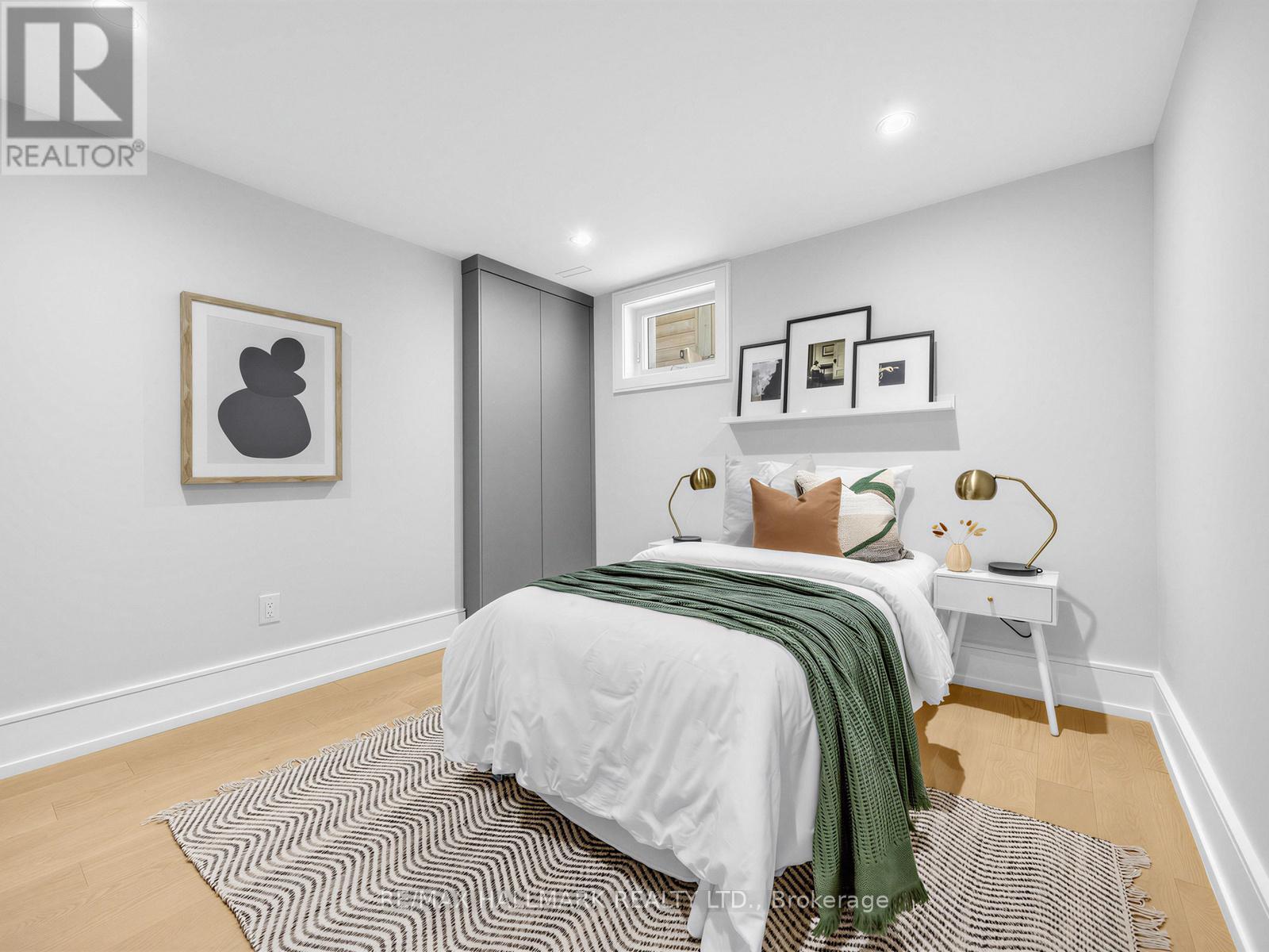 30 Kellythorne Drive, Toronto, ON