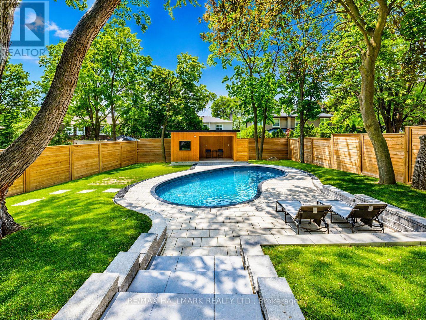 30 Kellythorne Drive, Toronto, ON