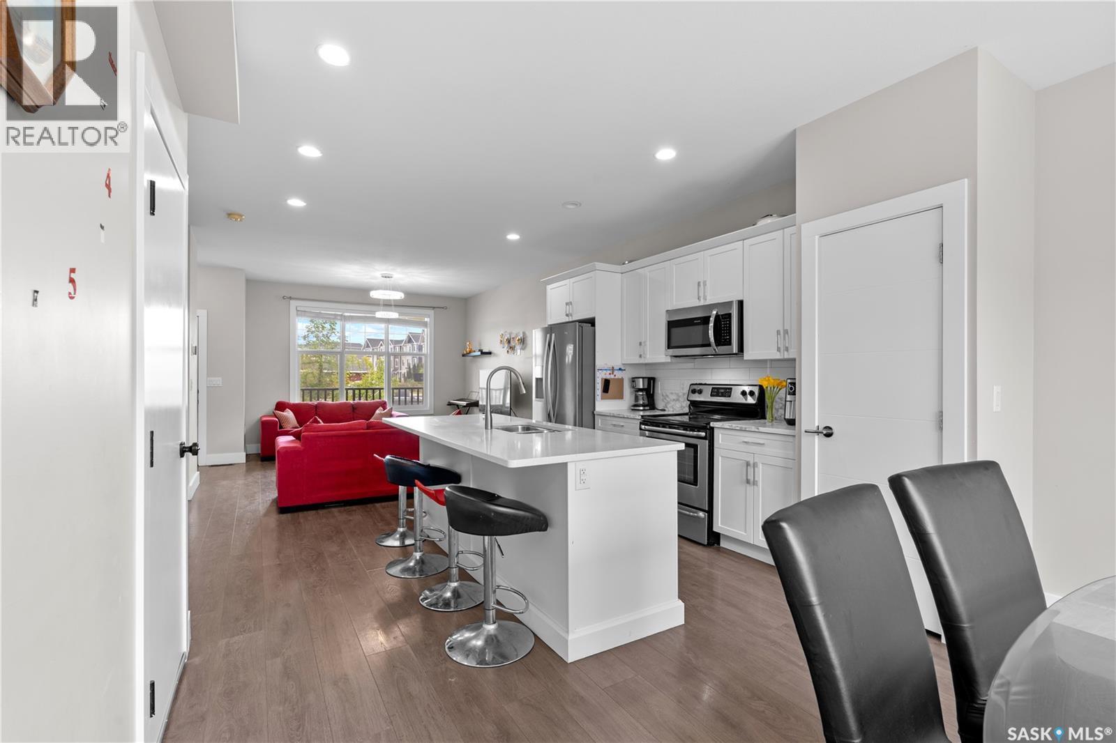 676 Meadows Boulevard, Saskatoon, SK