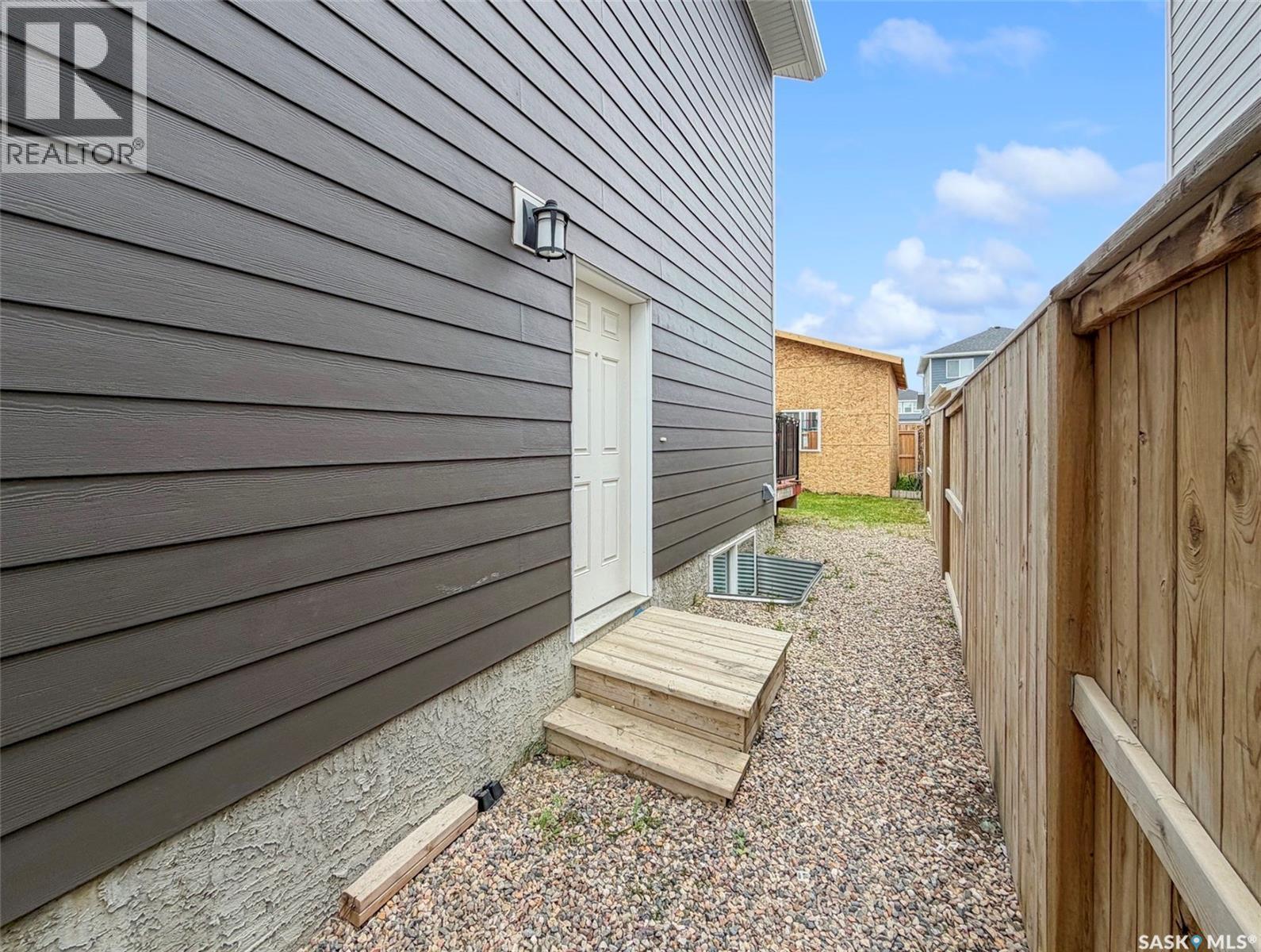 676 Meadows Boulevard, Saskatoon, SK