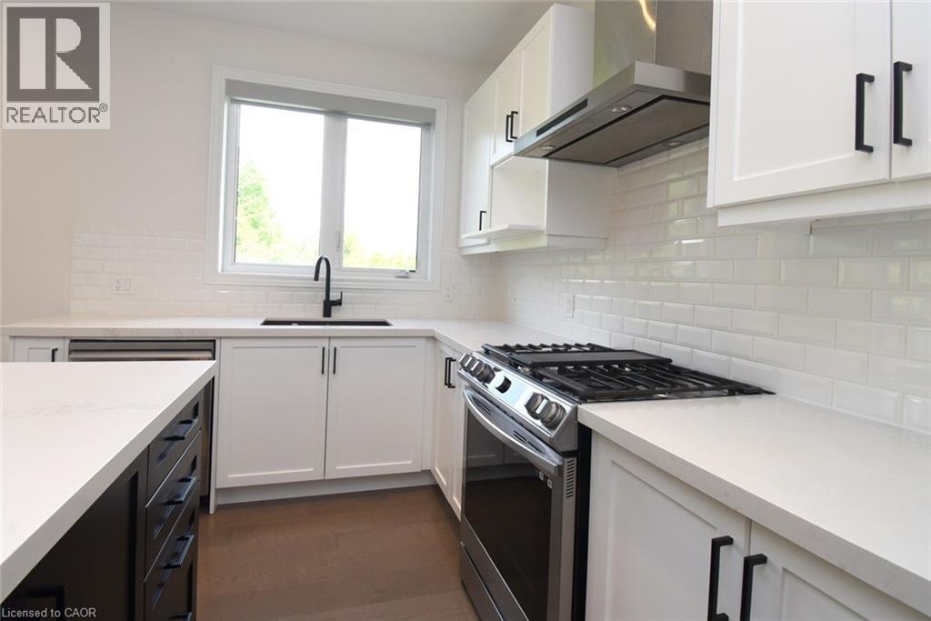 266 Chippewa Avenue, Shelburne, ON - Indoor Photo Showing Kitchen With Upgraded Kitchen