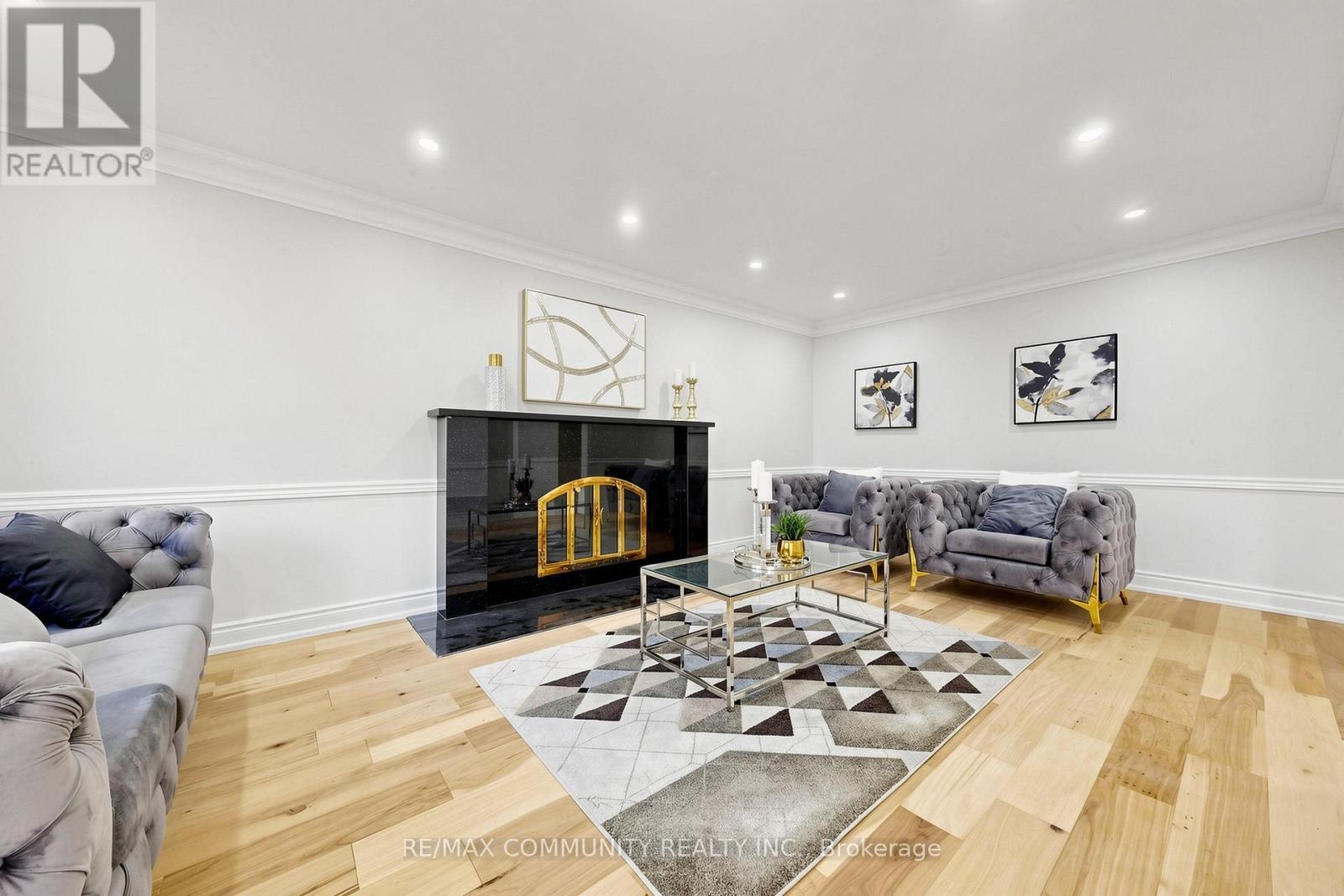 1002 Riverview Crescent, Pickering, ON