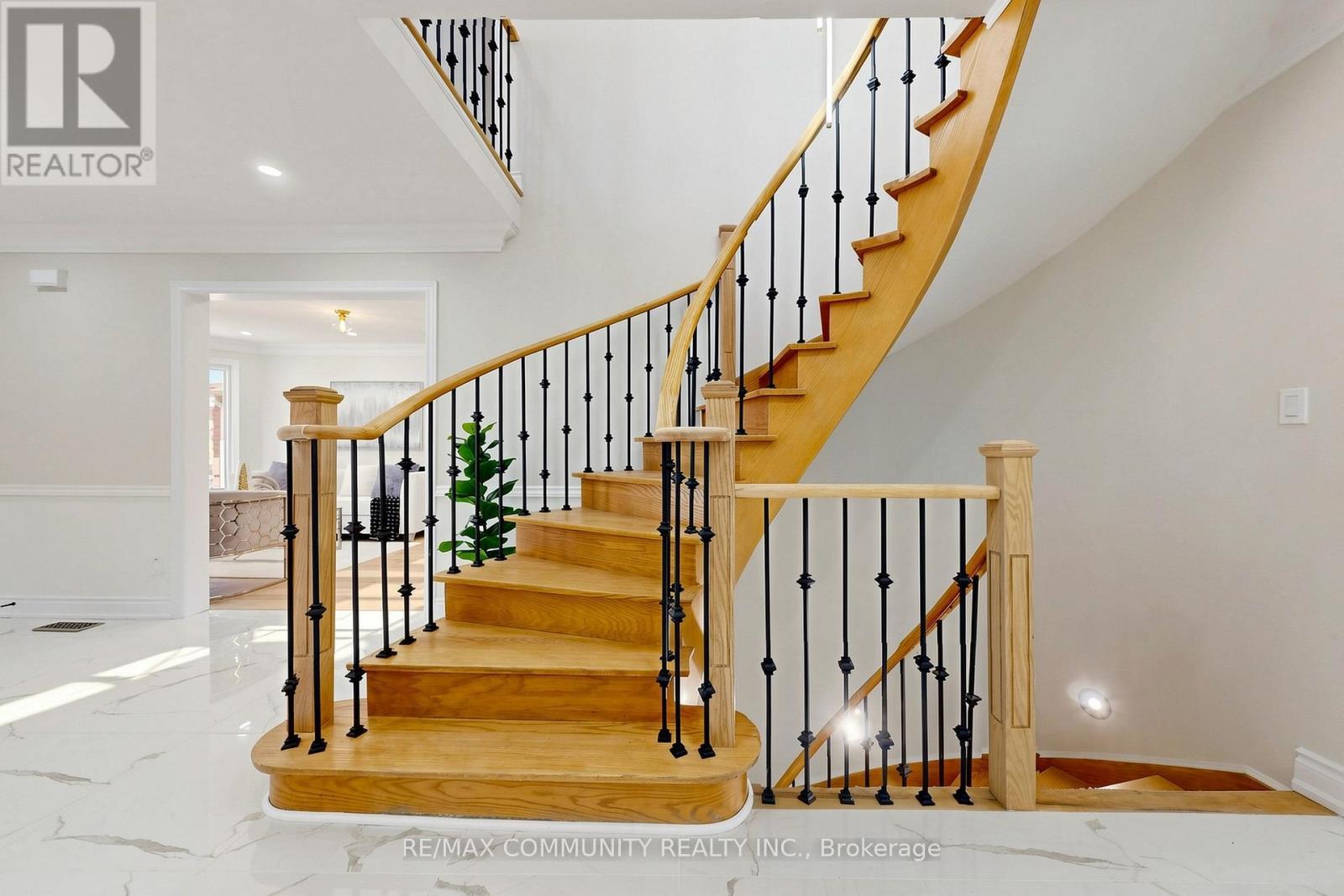 1002 Riverview Crescent, Pickering, ON