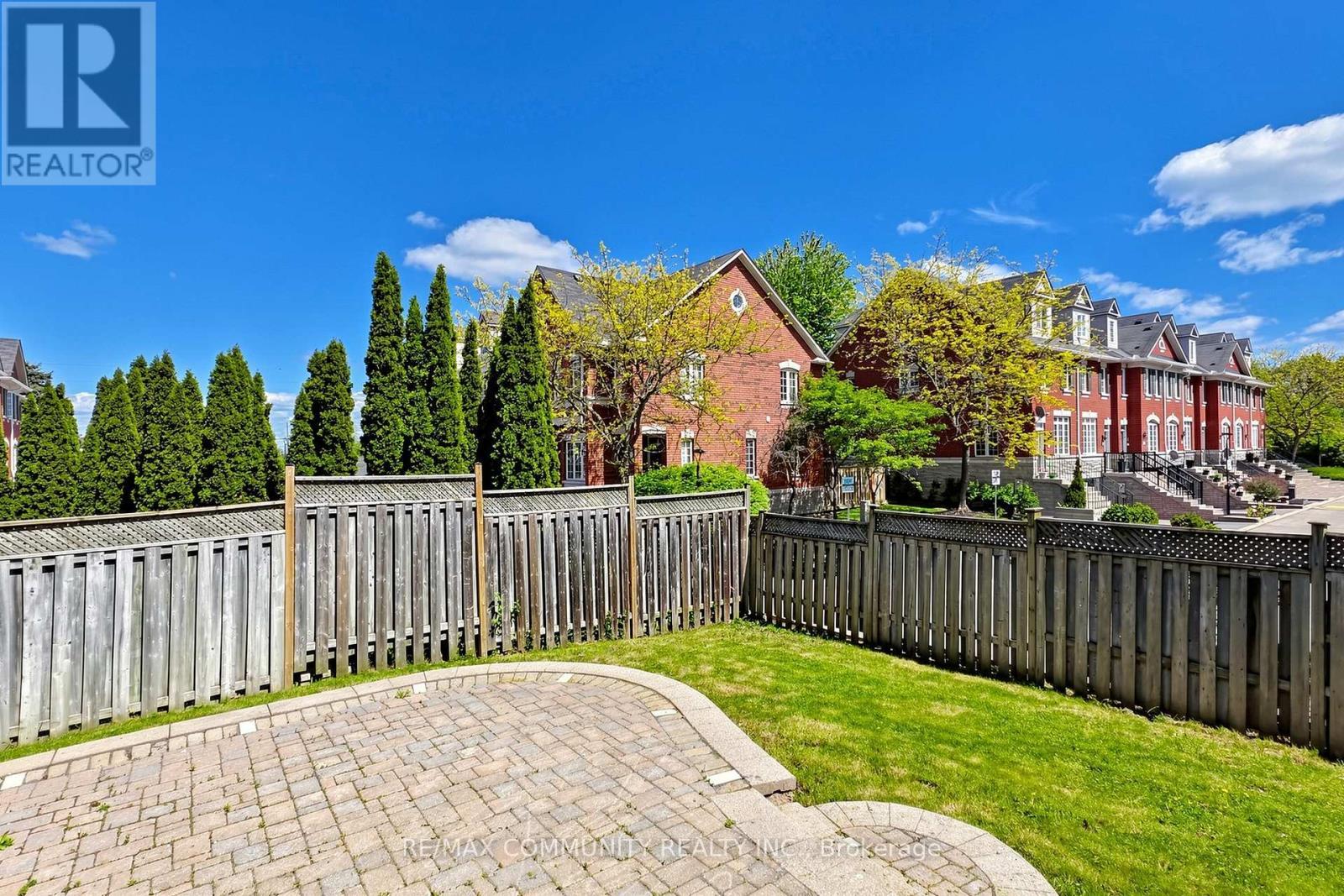 1002 Riverview Crescent, Pickering, ON