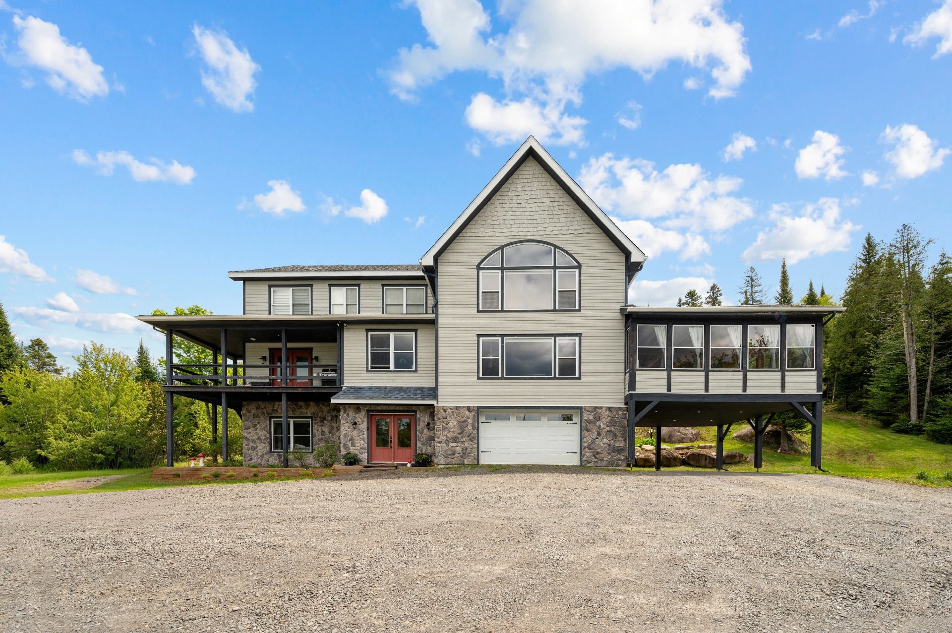 Front of Structure - 21 Imp. Des Chevreuils, Sainte-Agathe-Des-Monts, QC