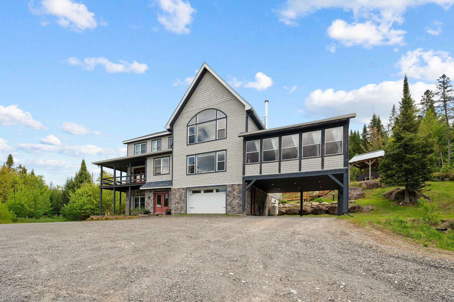 Front of Structure - 21 Imp. Des Chevreuils, Sainte-Agathe-Des-Monts, QC
