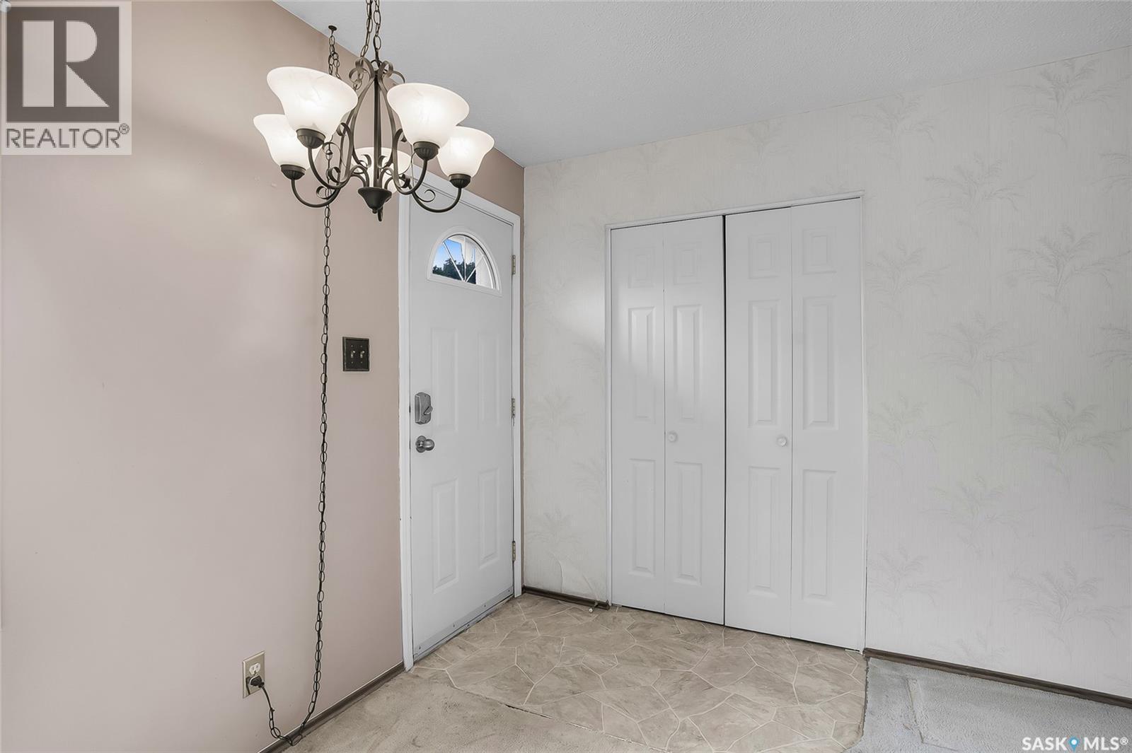 73 Laurentian Drive, Saskatoon, SK