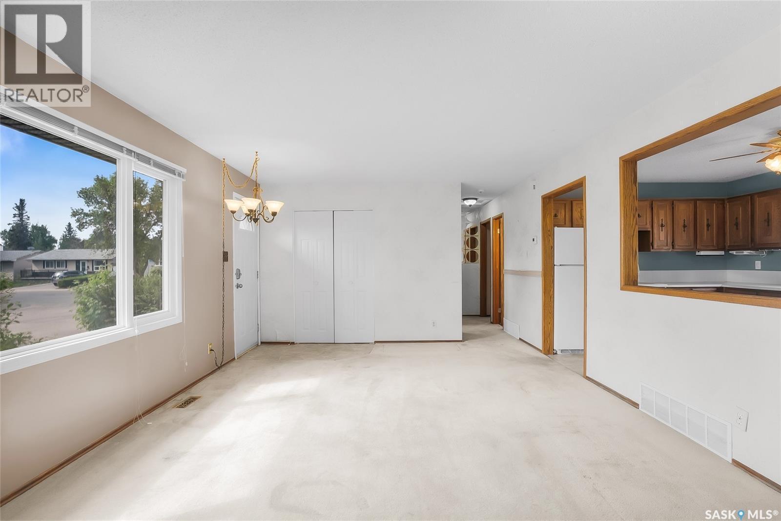 73 Laurentian Drive, Saskatoon, SK