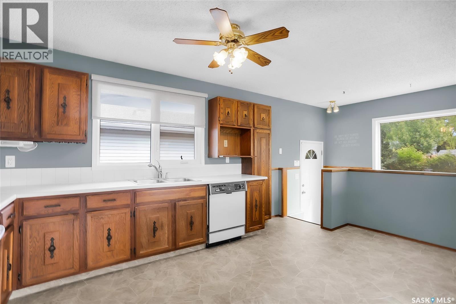 73 Laurentian Drive, Saskatoon, SK