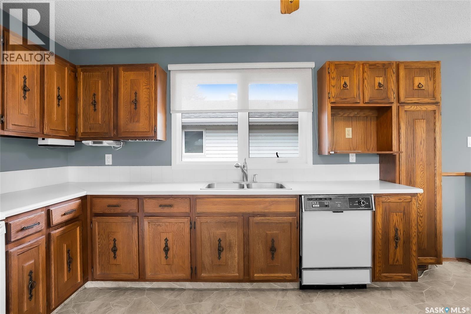 73 Laurentian Drive, Saskatoon, SK
