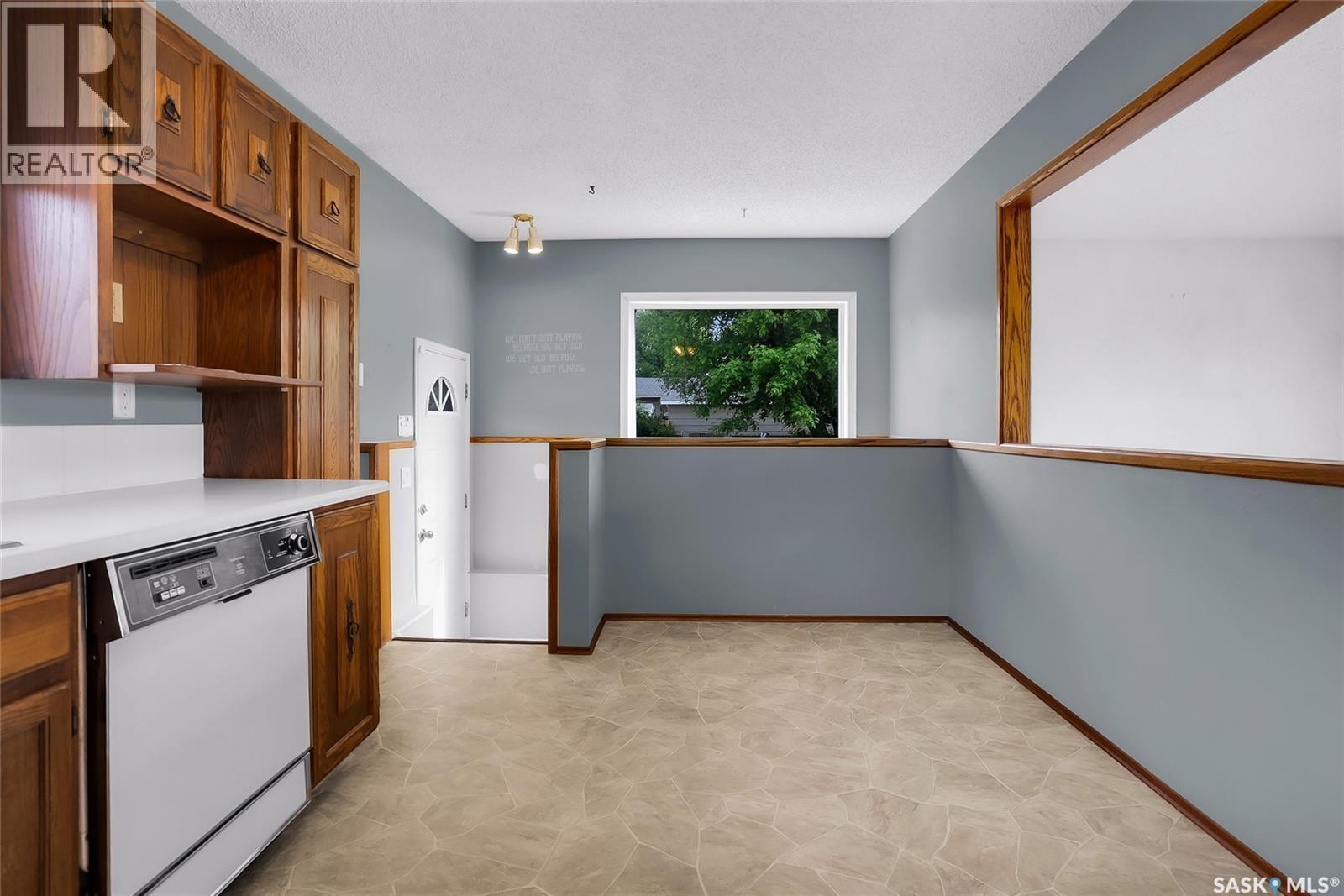 73 Laurentian Drive, Saskatoon, SK