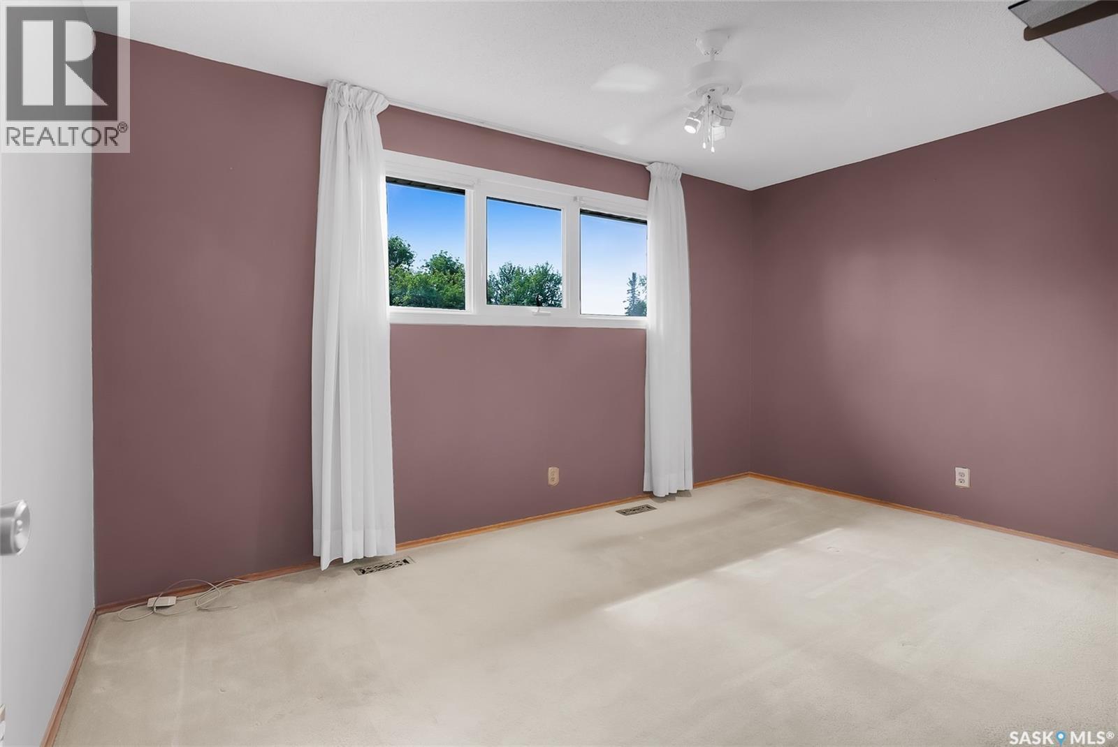 73 Laurentian Drive, Saskatoon, SK