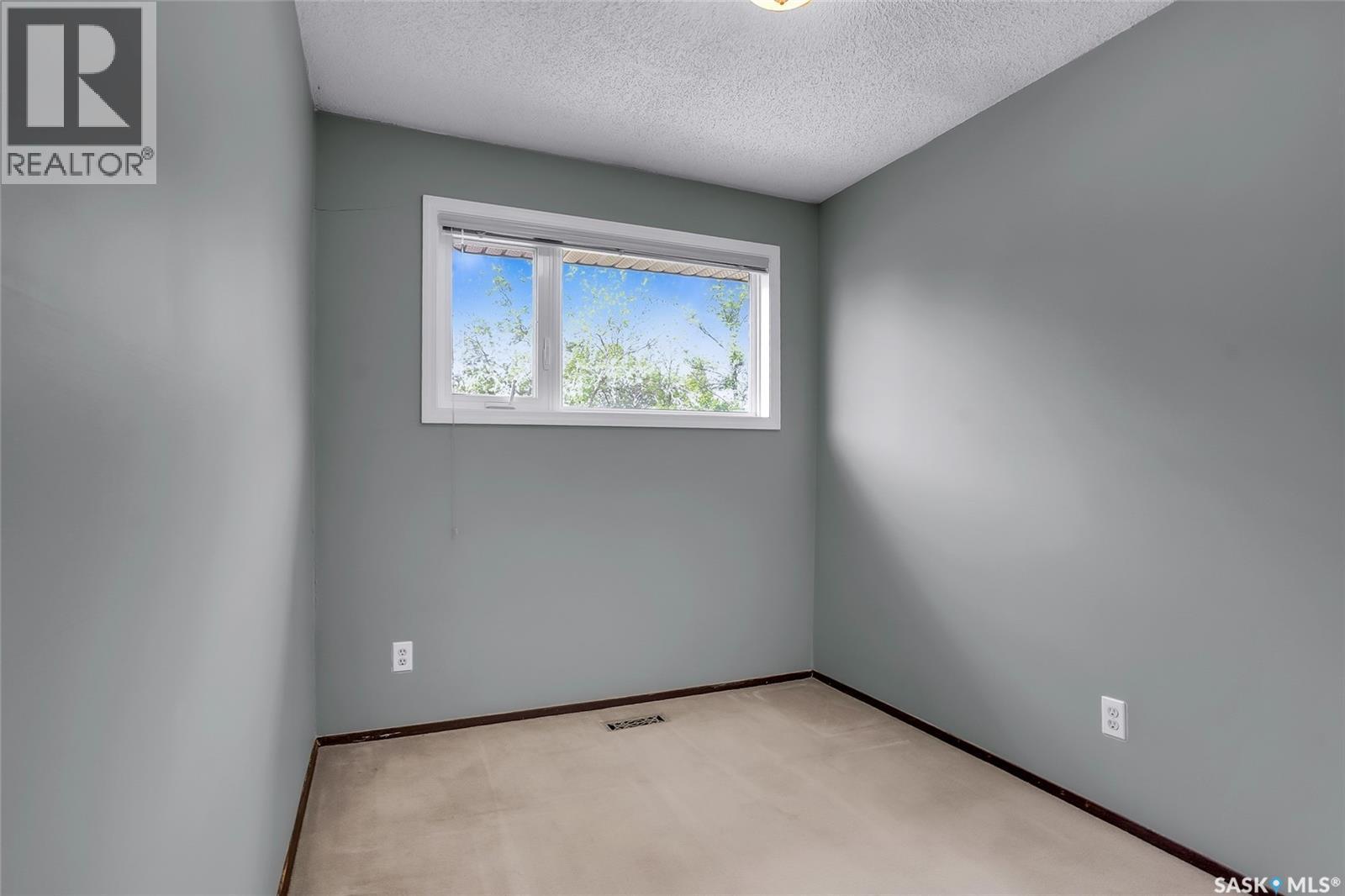 73 Laurentian Drive, Saskatoon, SK