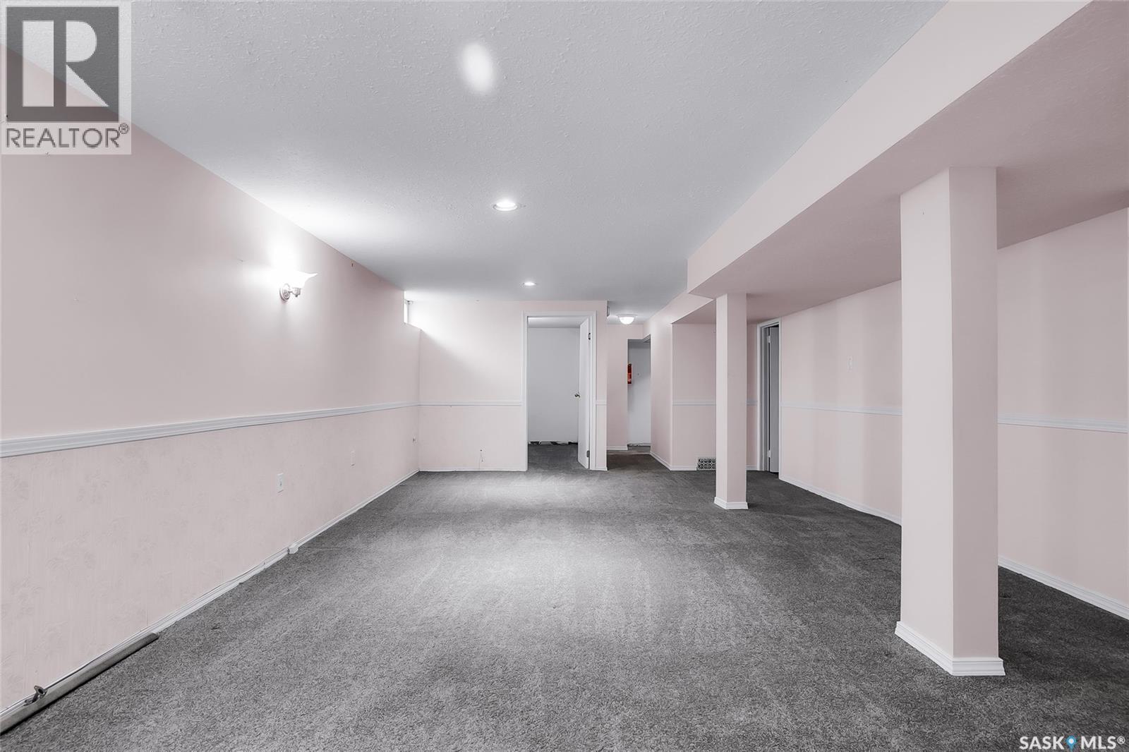 73 Laurentian Drive, Saskatoon, SK