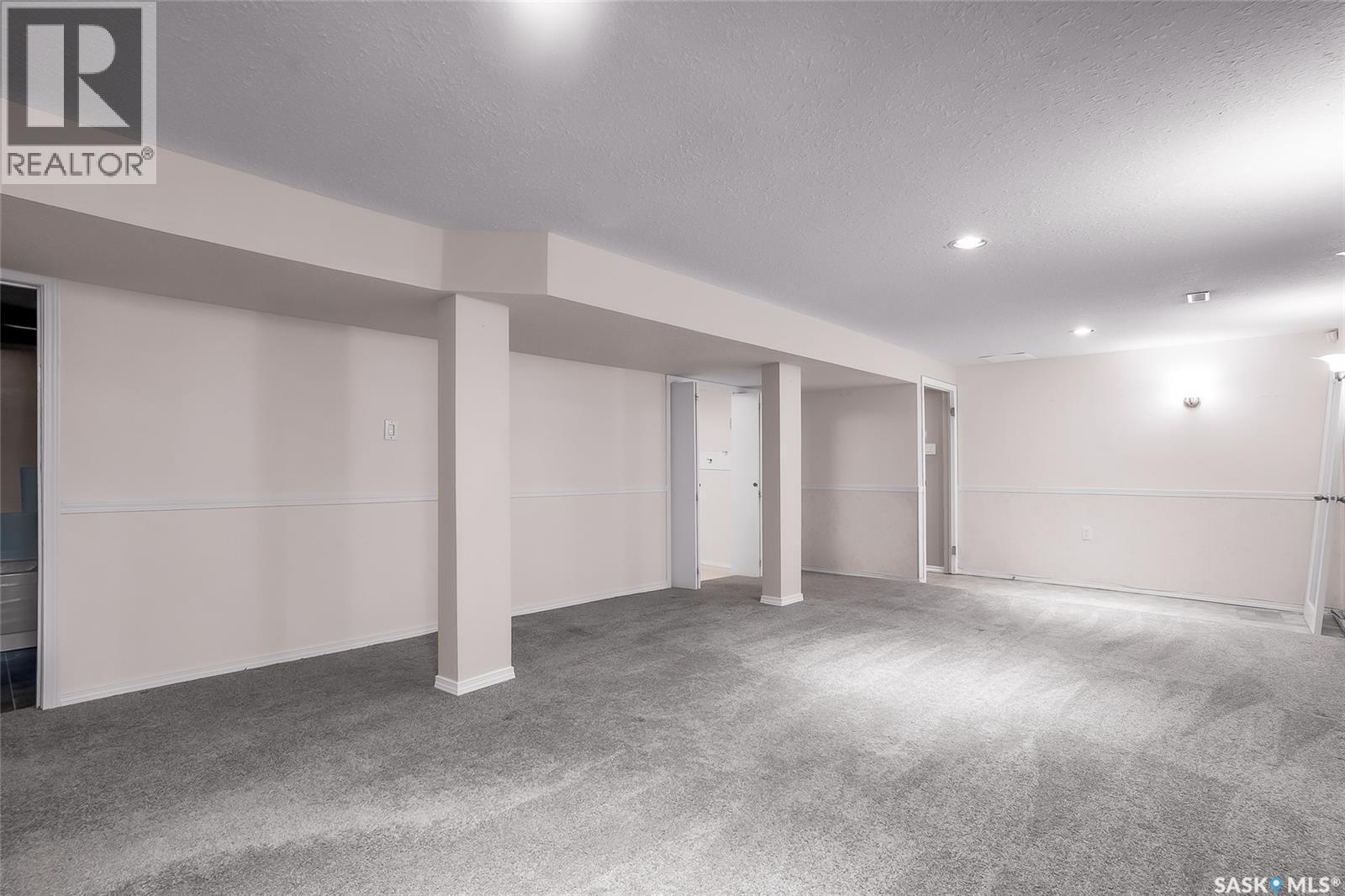 73 Laurentian Drive, Saskatoon, SK