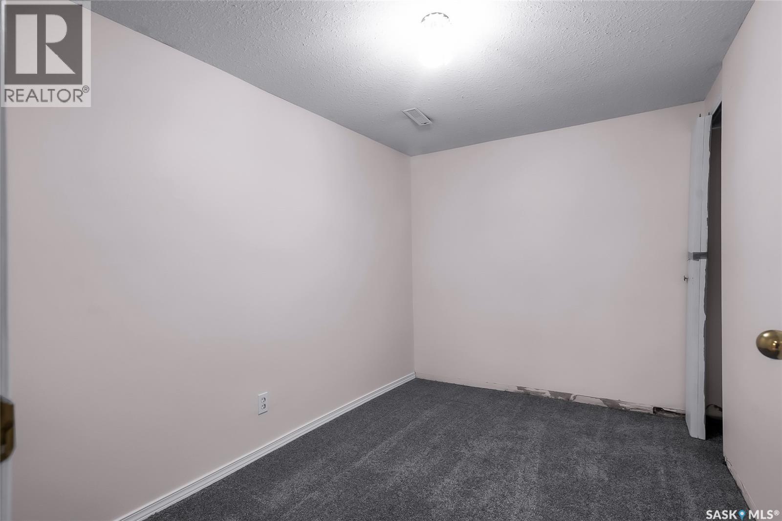 73 Laurentian Drive, Saskatoon, SK