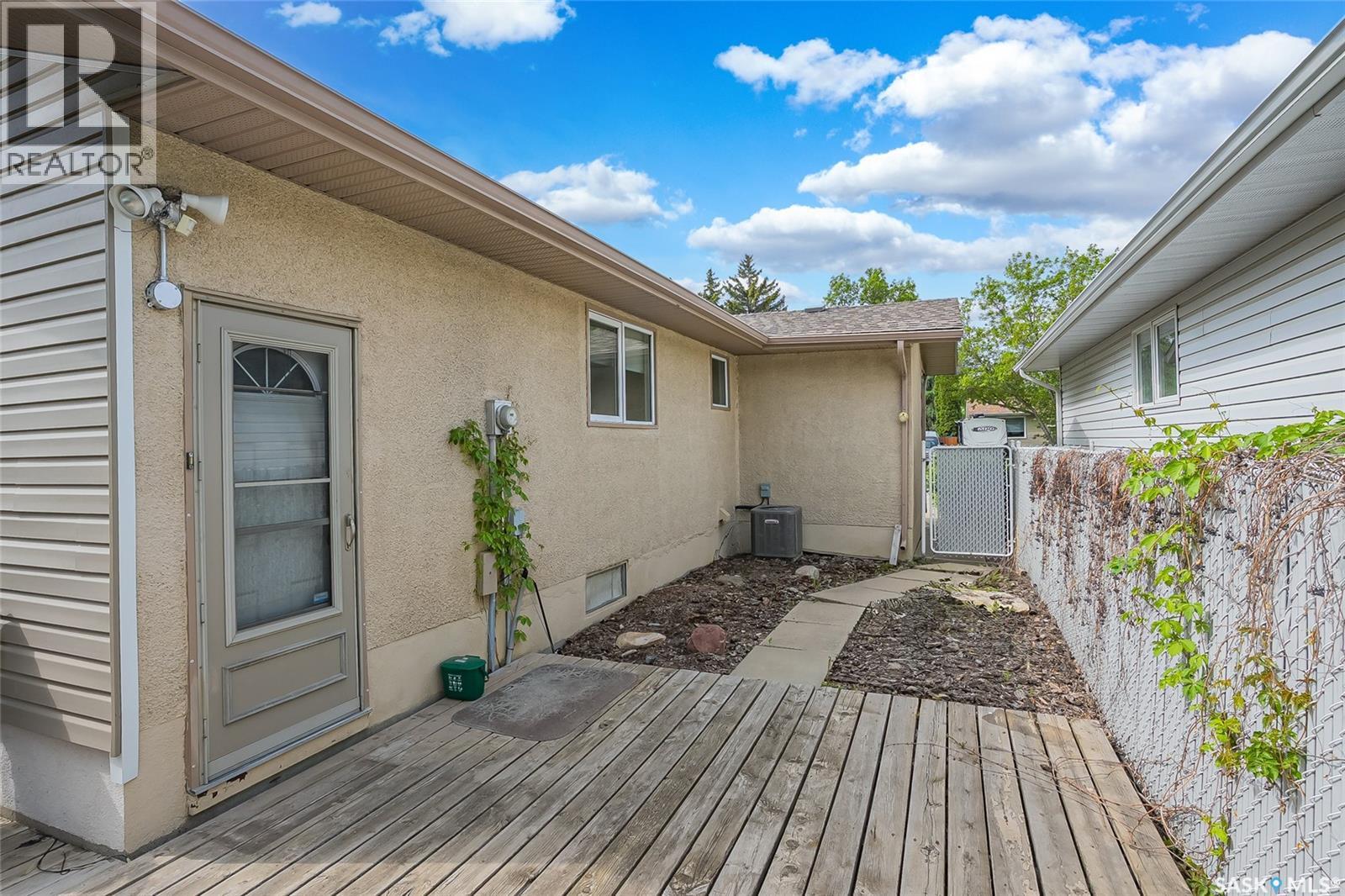 73 Laurentian Drive, Saskatoon, SK