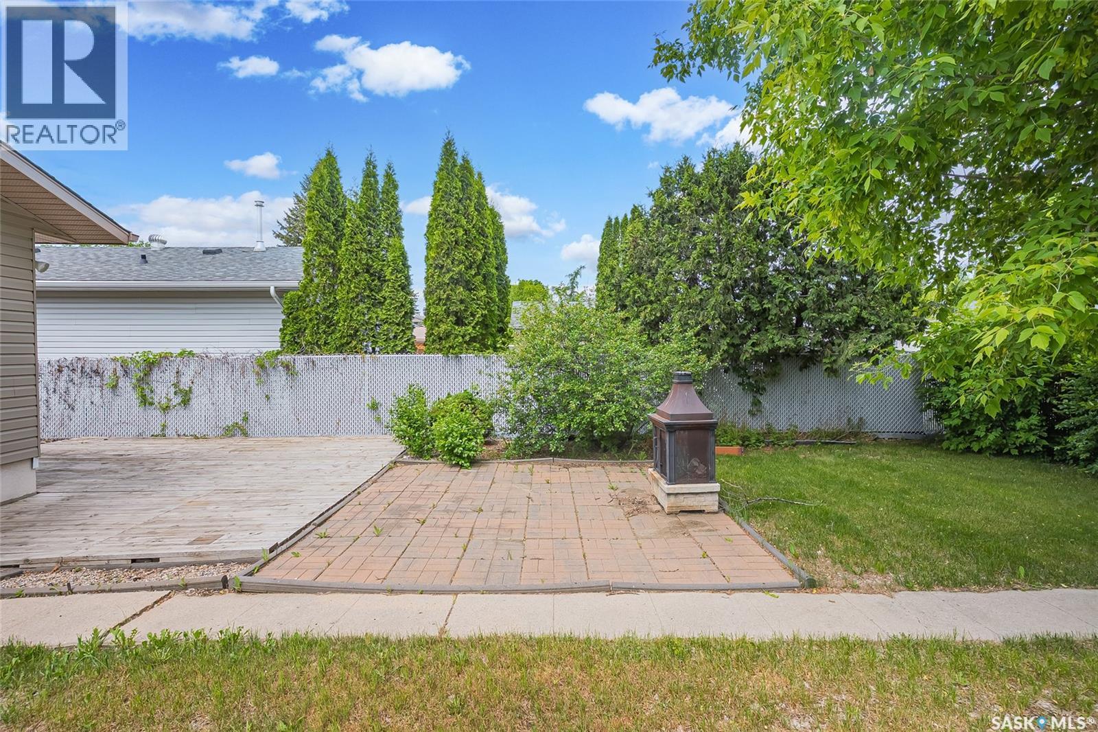 73 Laurentian Drive, Saskatoon, SK